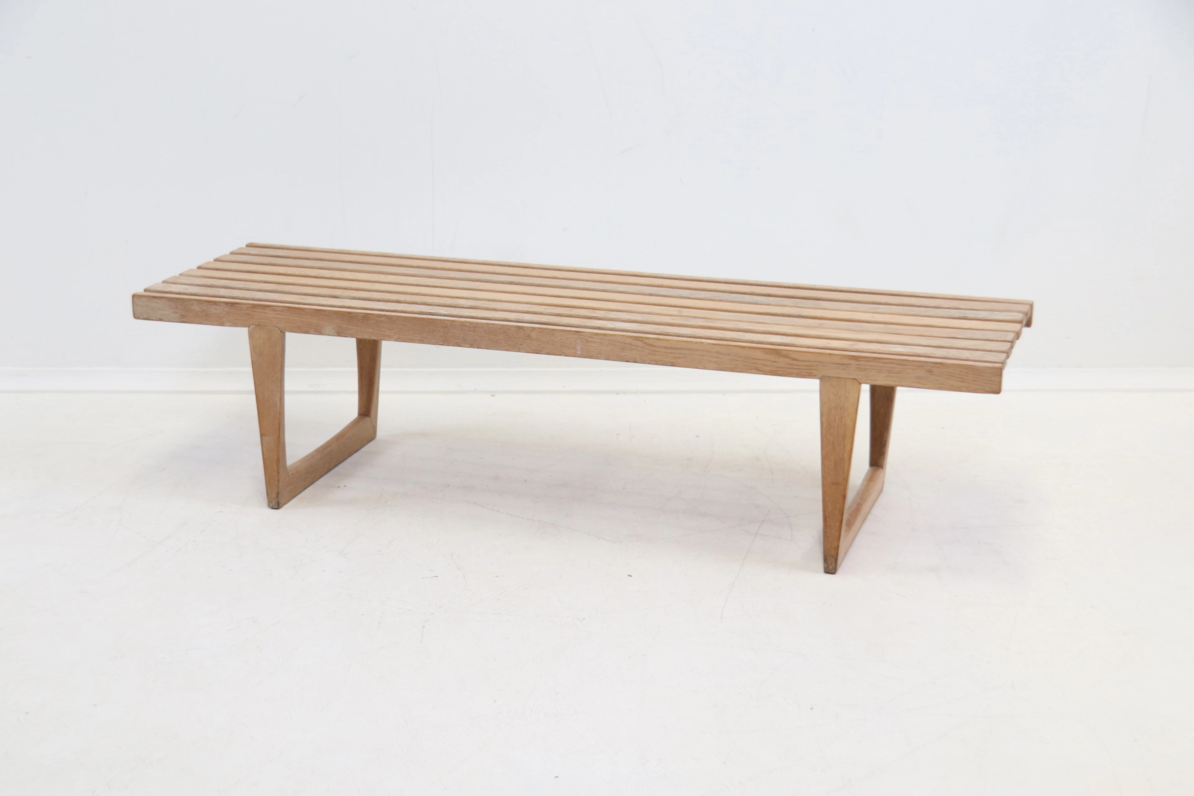 Yngvar Sandström, una panchina di quercia, "Tokyo", Nordiska Kompaniet.