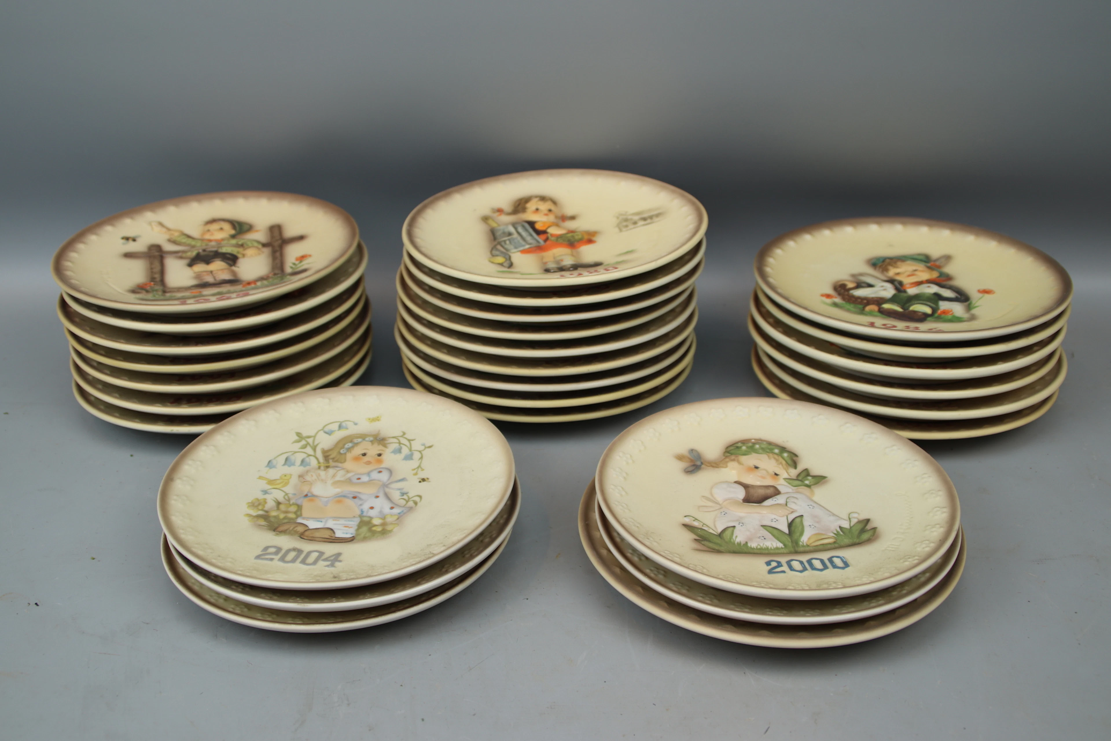 Annual plates, 28 pcs, porcelain, M.I. Hummel., Goebel.