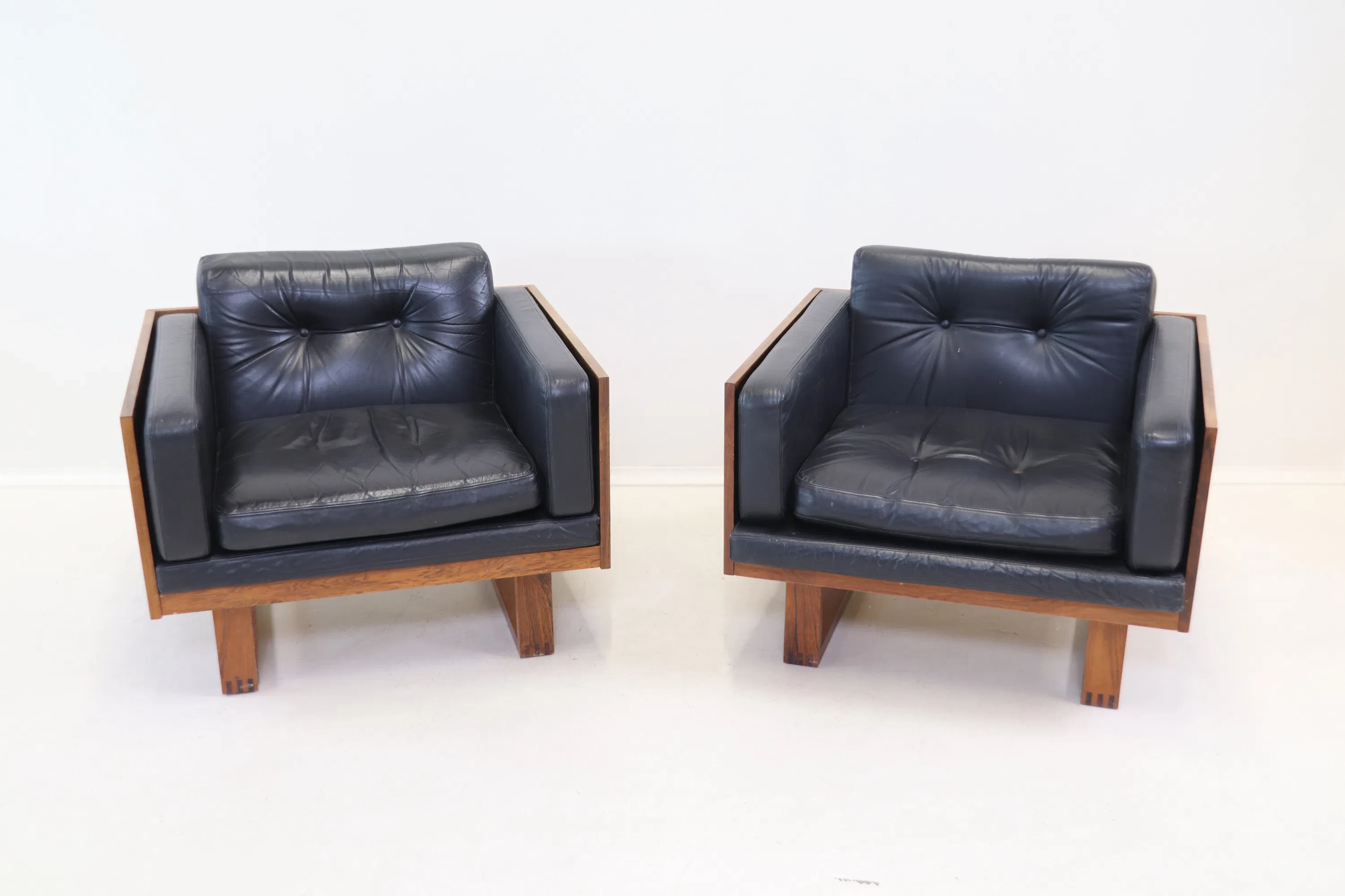 Poul Cadovius, un par de sillones, jacaranda/cuero, "Governor", Francia