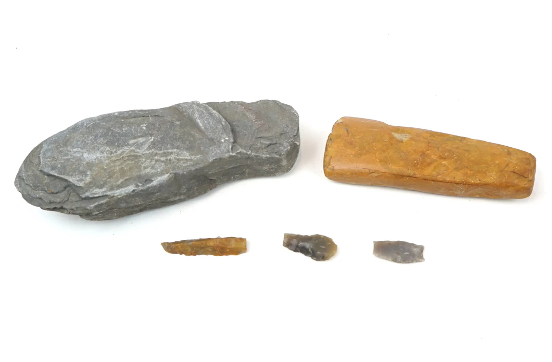 Asce di pietra e pizzo, 5 pezzi.