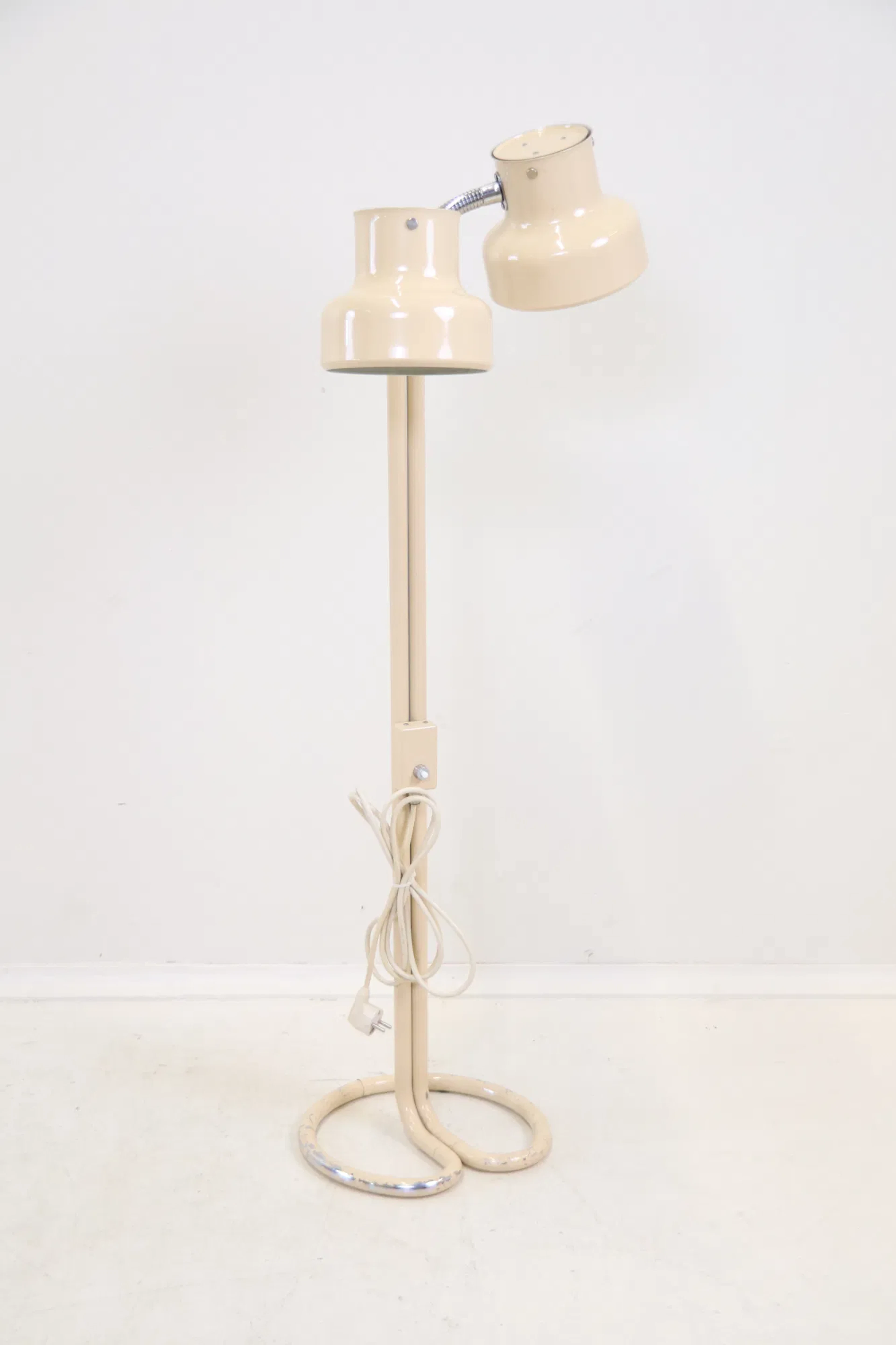 Anders Pehrson, lámpara de pie, 2 puntos de luz, ajustable, metálico, "Bumling"