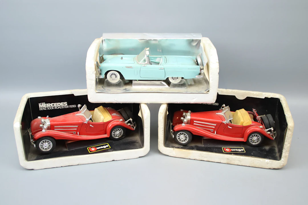 Coches a escala, 3 piezas, metal, Burago, escala 1:20.