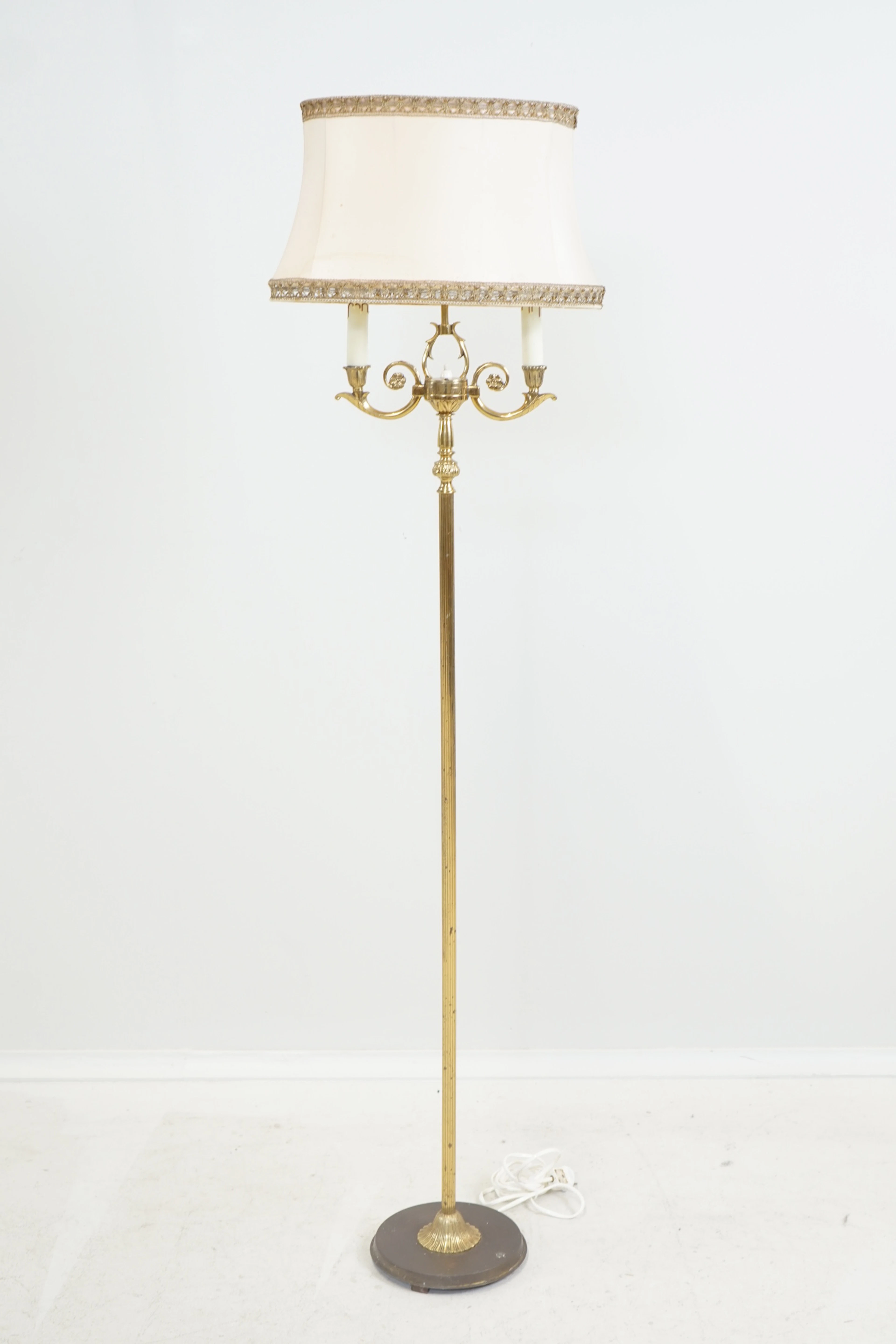 Floor lamp, 2 light points, brass, 1900s.