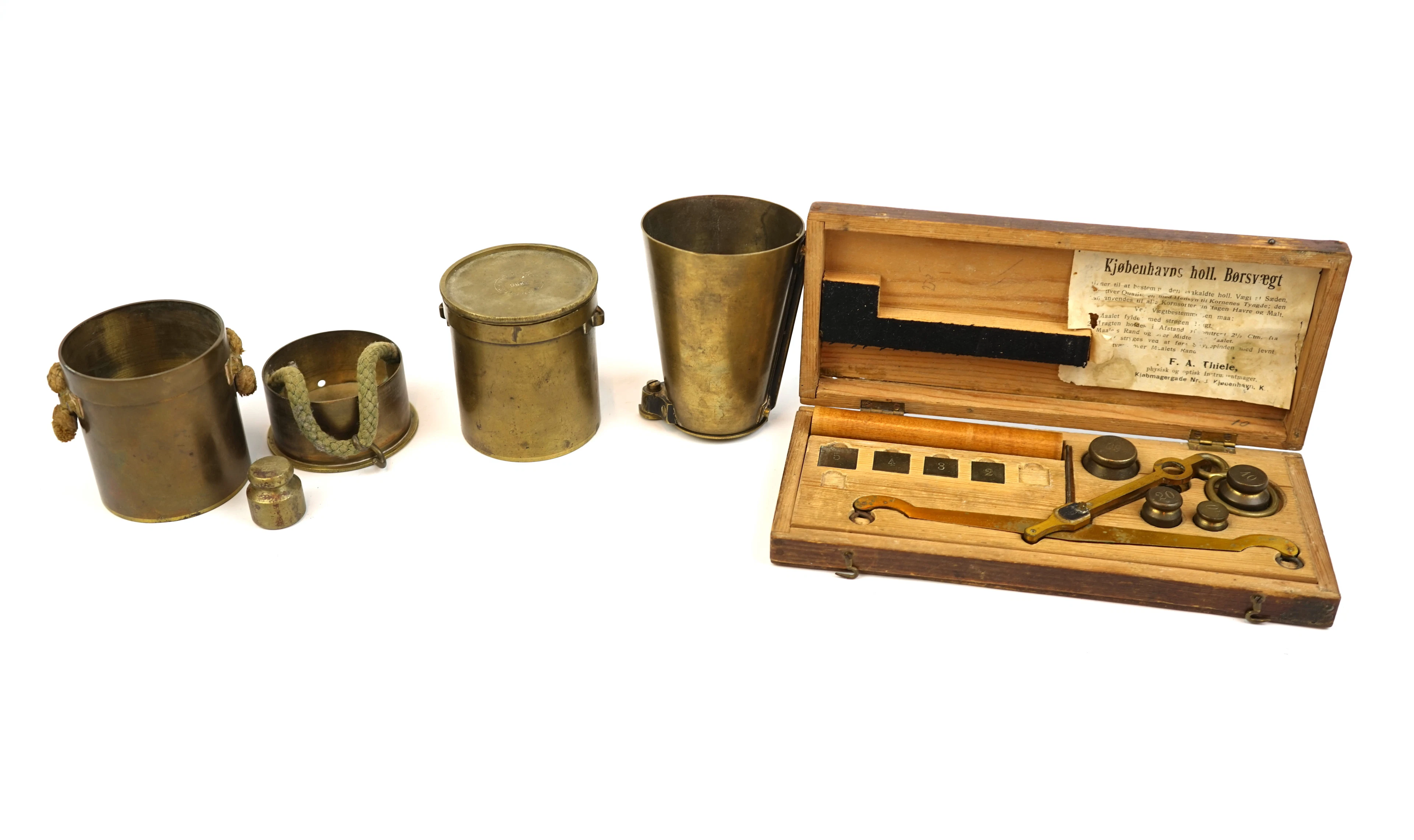 Cambi pesi e dimensioni, 4 pezzi, ottone, Olanda e Danimarca, 1800-1900.