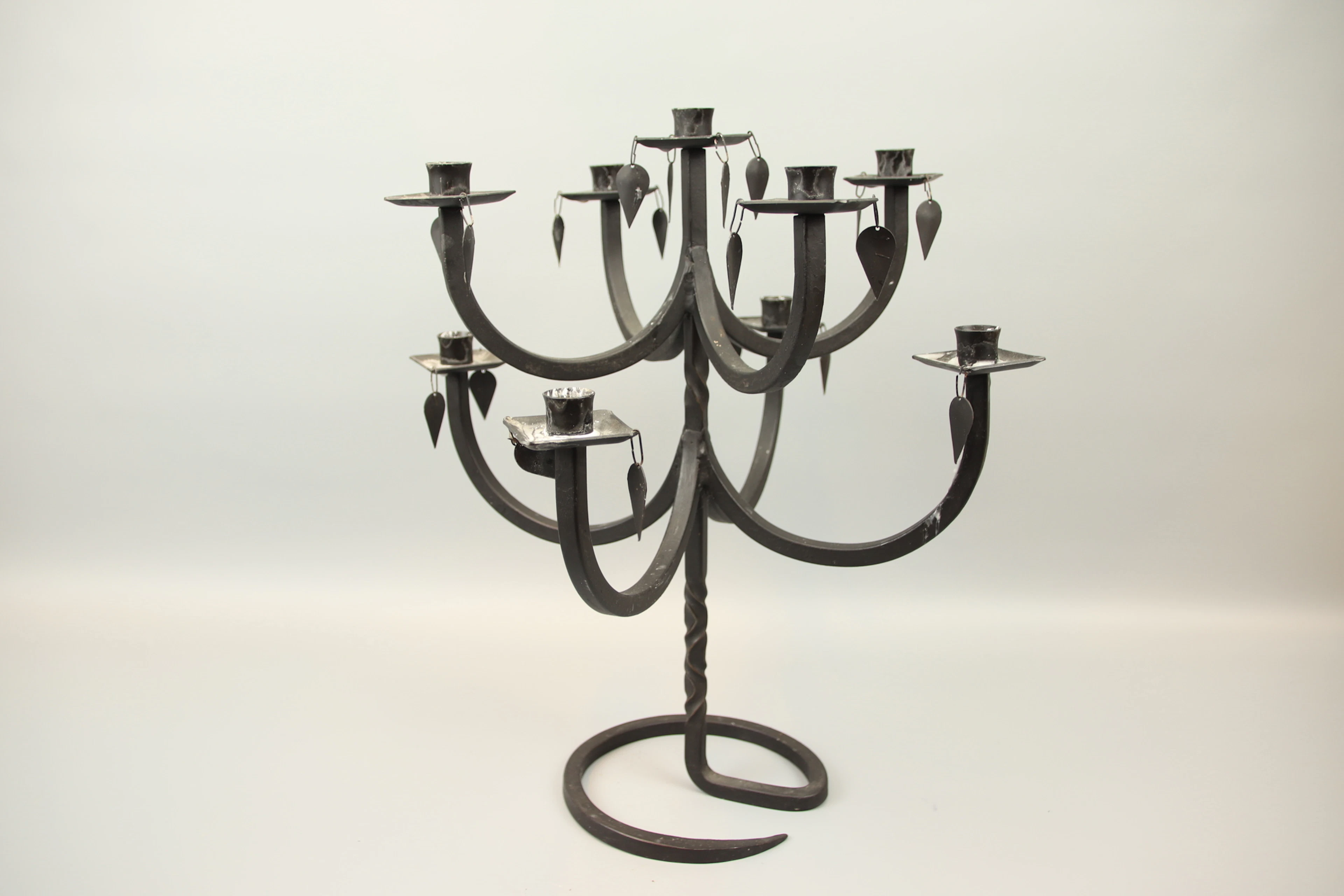 Candelabro, para 9 velas, hierro forjado, siglo XX.
