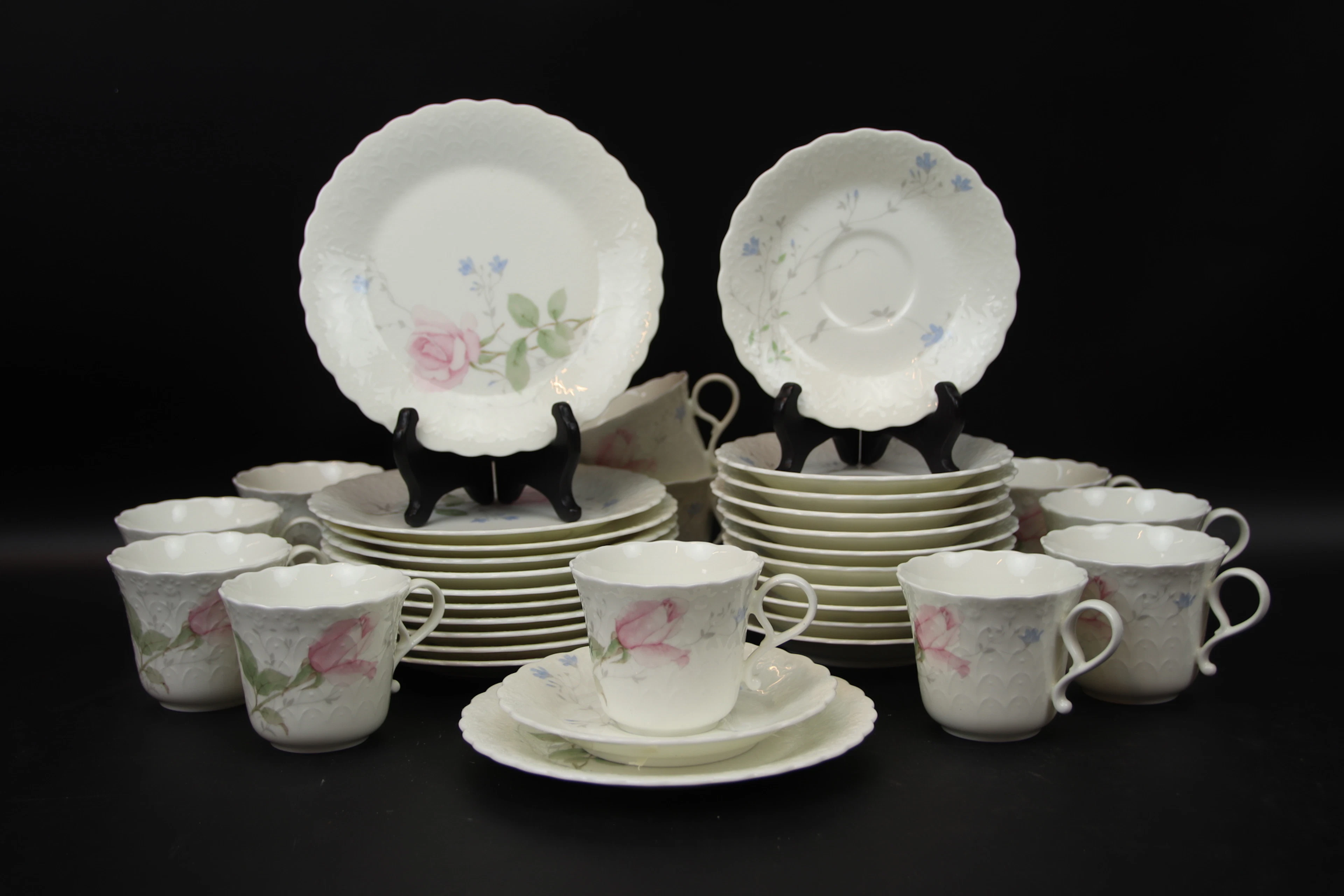 Kaffee-Setpieces, 36 Stück, Porzellan, "Rosa Somnium", Narumi, Japan.