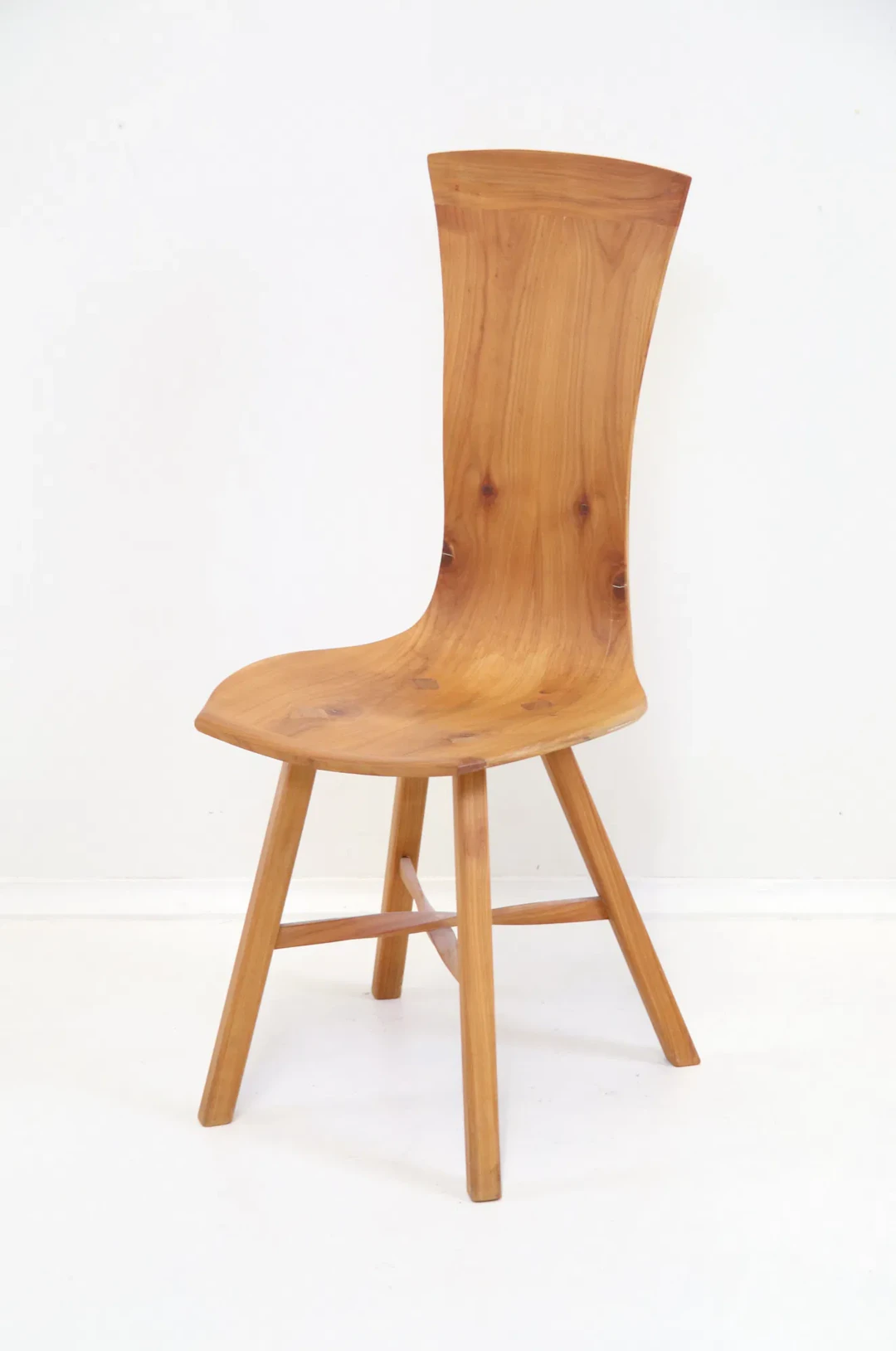 Carl-Erik Warfvinge, una silla de cerezo.
