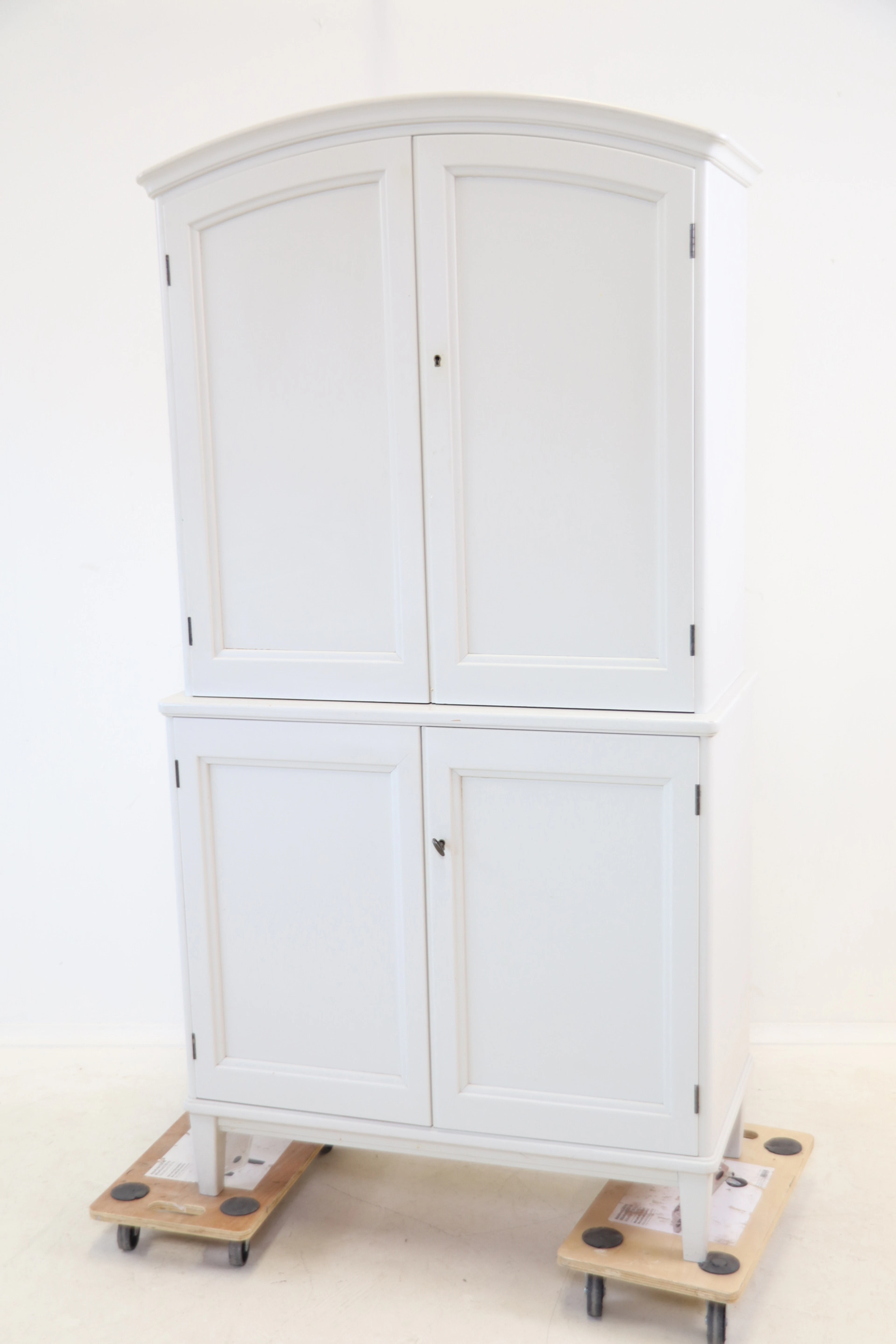 Armadietti, legno.