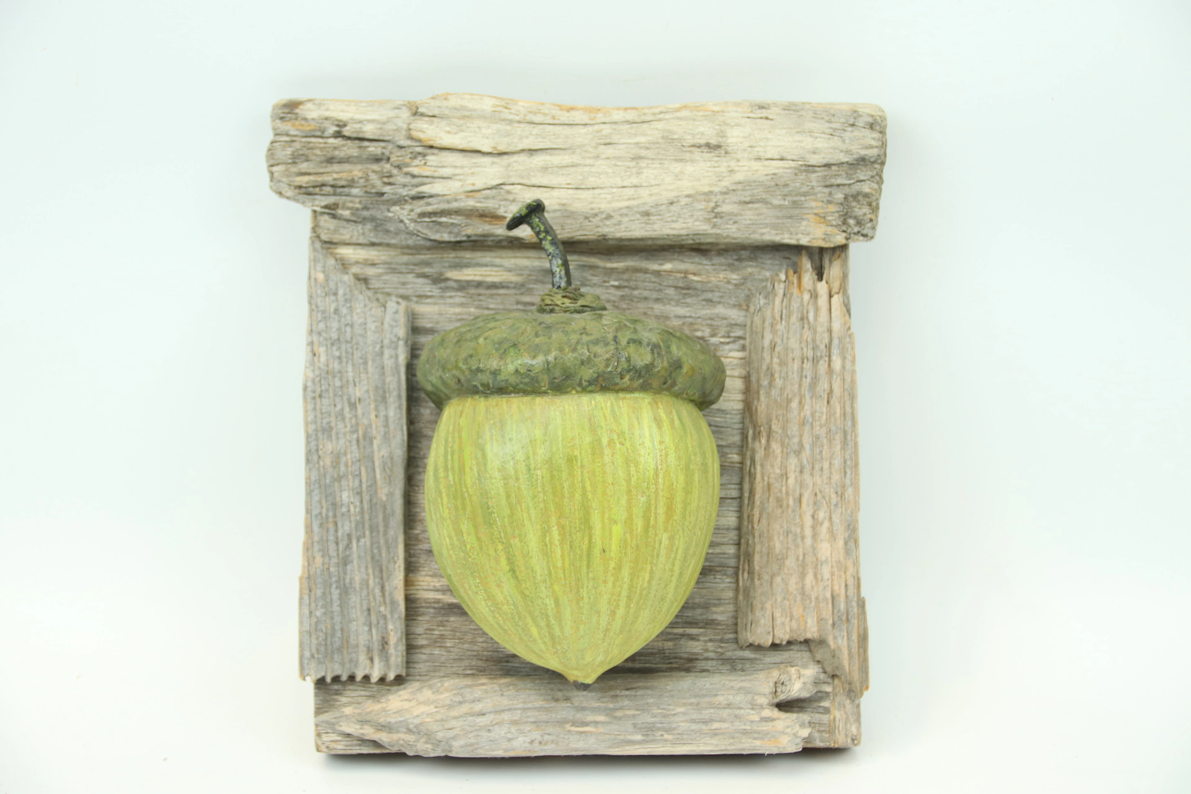 Marie-Louise Wijkmark, scultura murale, ceramiche su piatto di legno, "Frutta a nocciolo