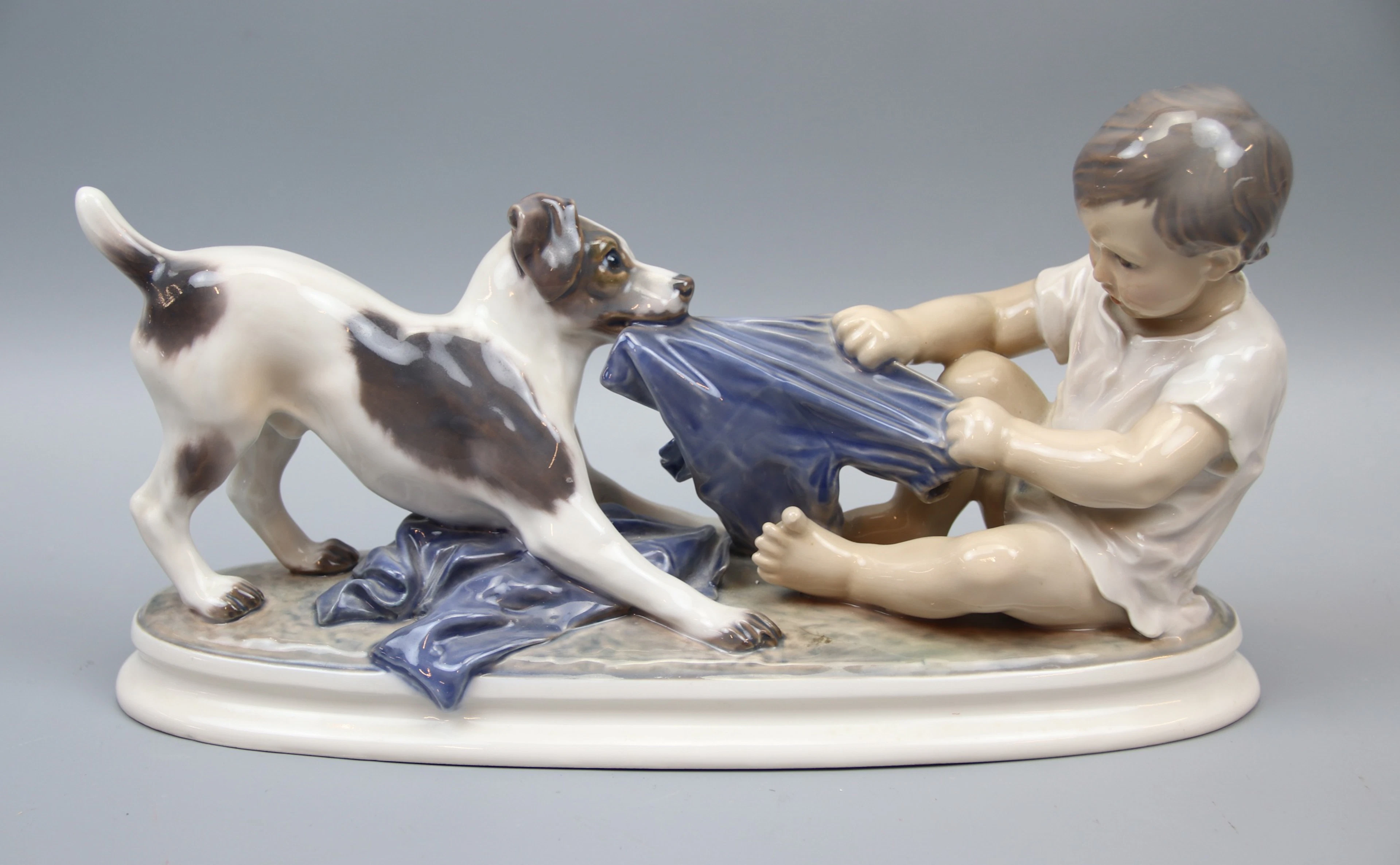 Figur, Porzellan, Junge mit Hund Nr. 1072, Dahl Jensen.