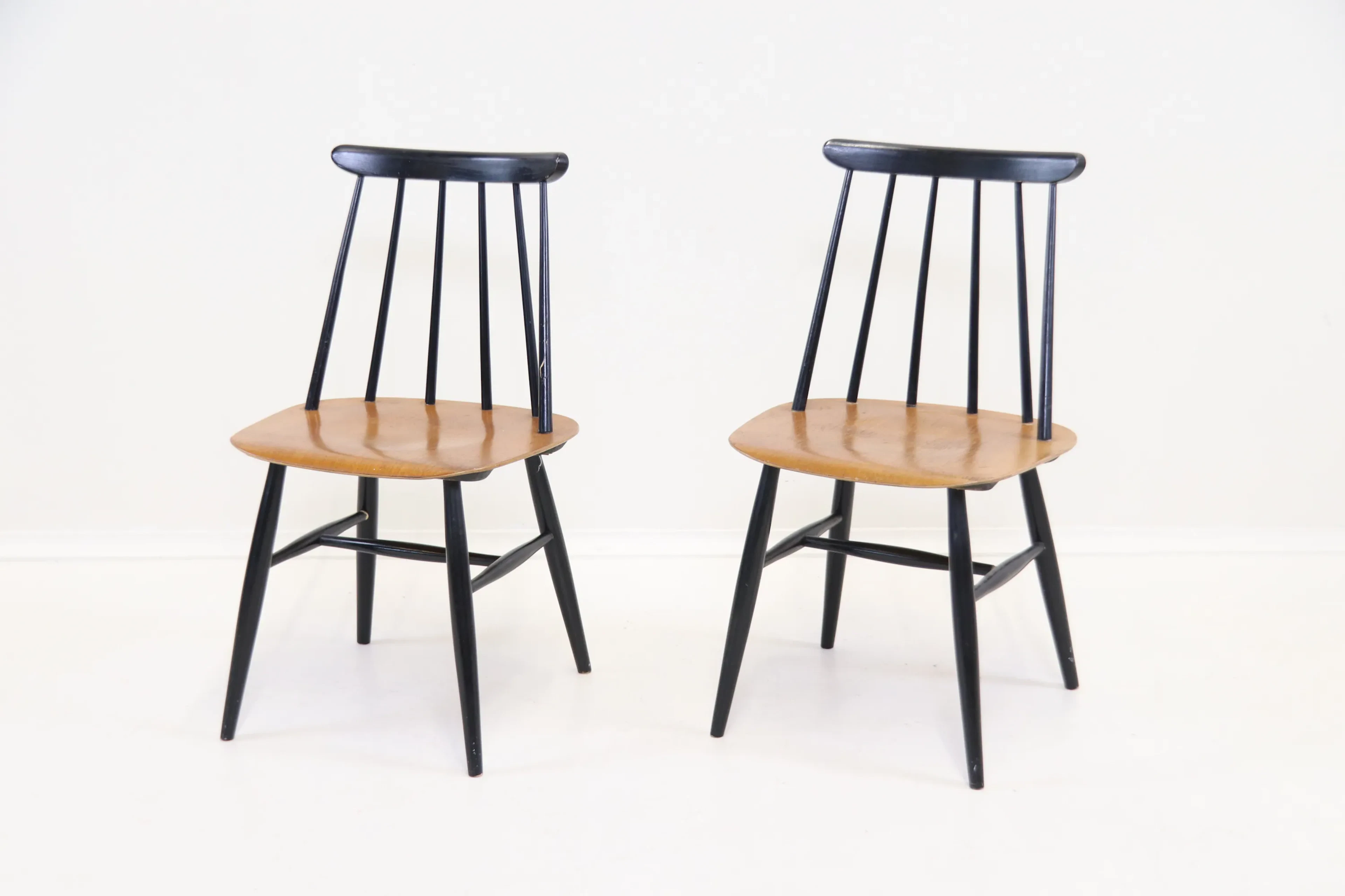 Ilmari Tapiovaara, a pair of wooden chairs, "Fanett", Edsbyverken.