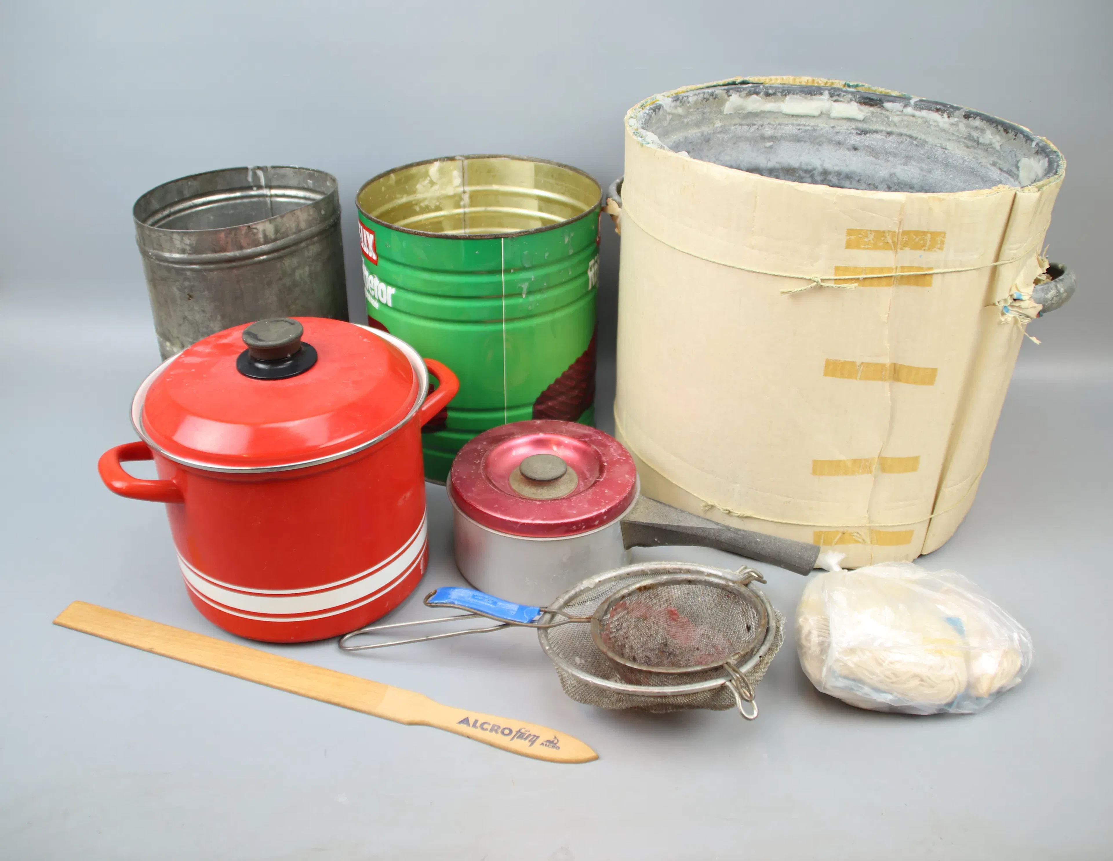 Candle making equipment, 9 pieces.