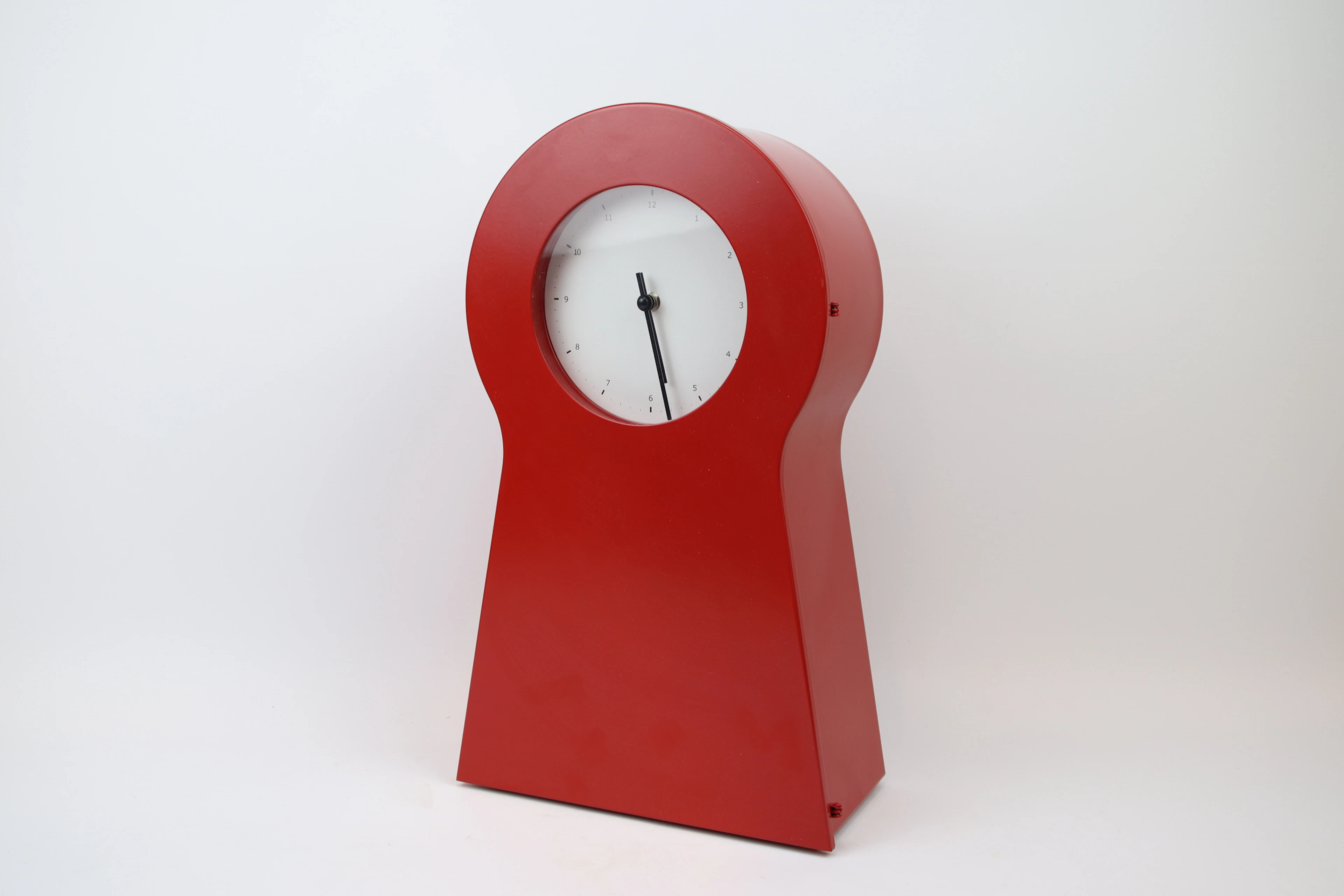 Tomas Eriksson, un reloj de pared/mesa metálico, IKEA PS, 1999.