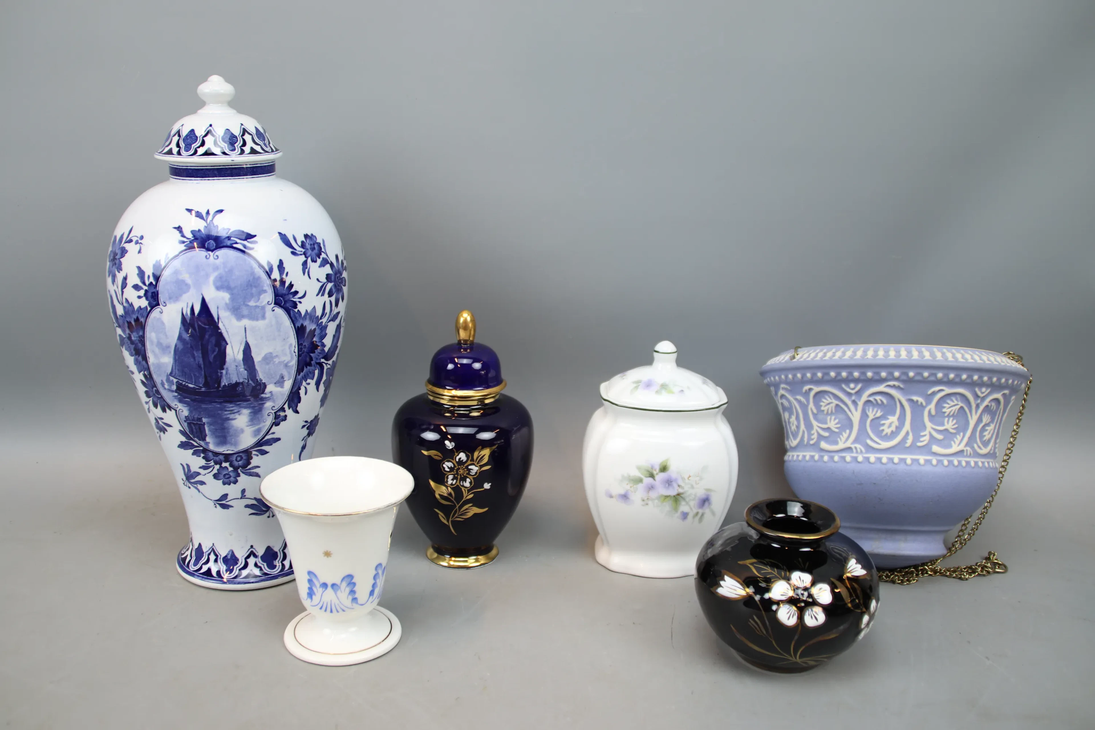 Hanging basket, lure urns etc., 6 pieces, ceramics, including Villeroy & Boch.
