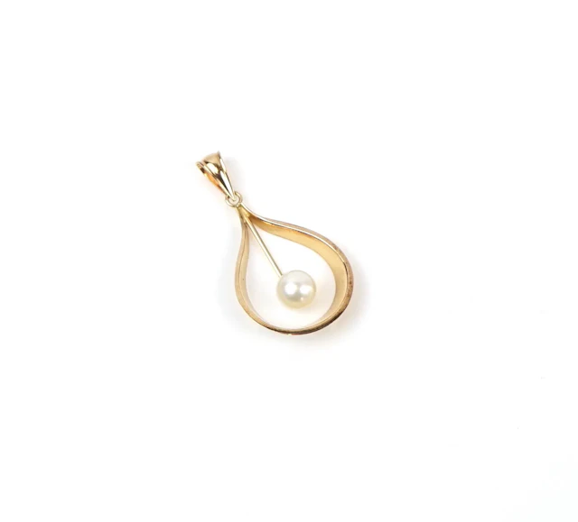 Colgante con perla, oro 18Ky.