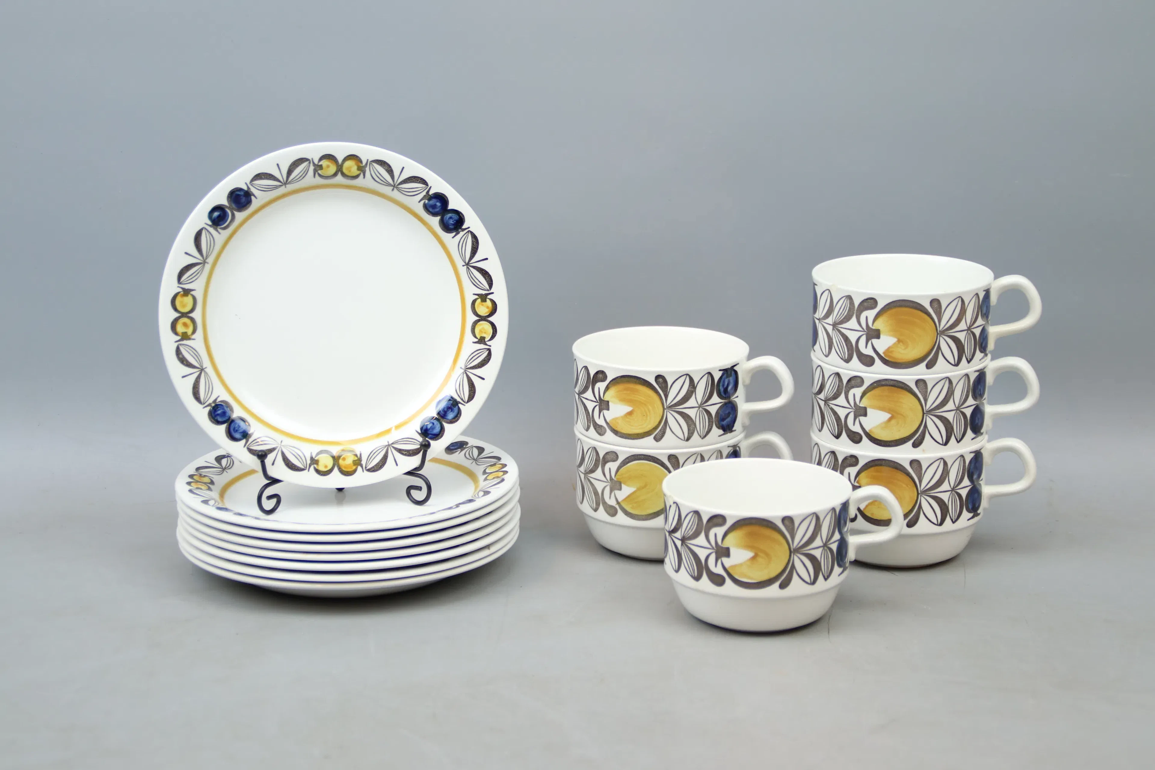Carl-Harry Stålhane, un service à thé en porcelaine de 14 pièces, « Tuva », Rörstrand.