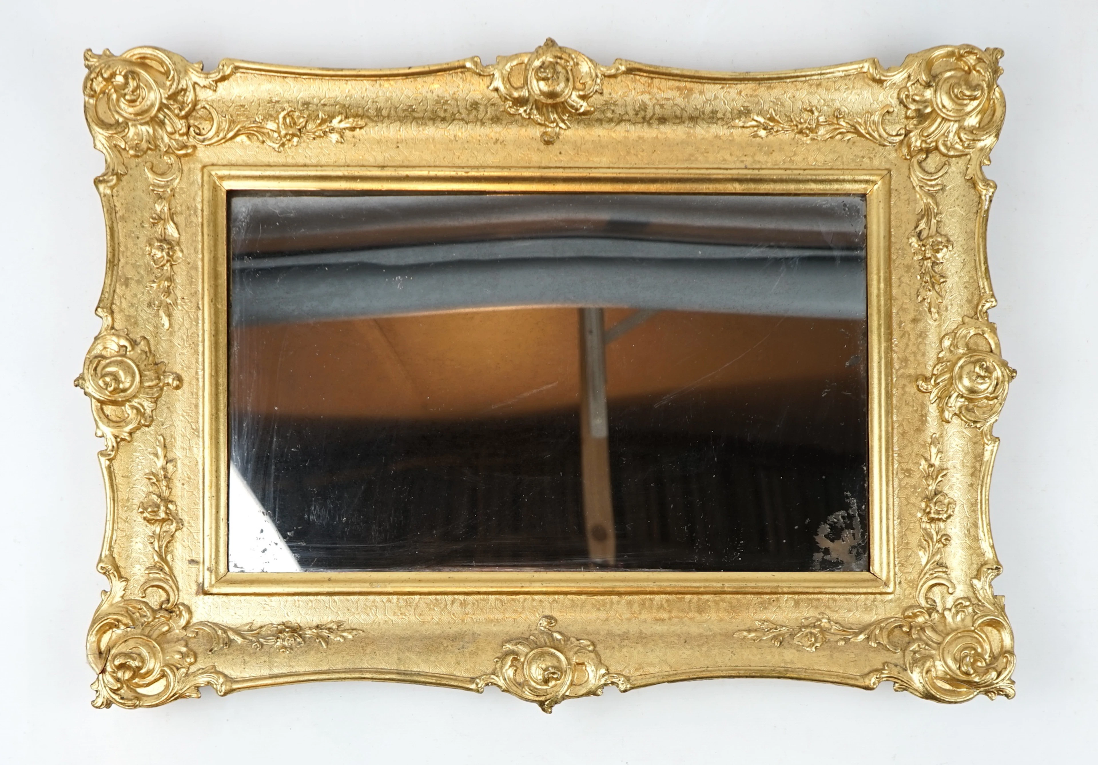 Specchio, vetro/legno dorato, la prima metà del XX secolo.