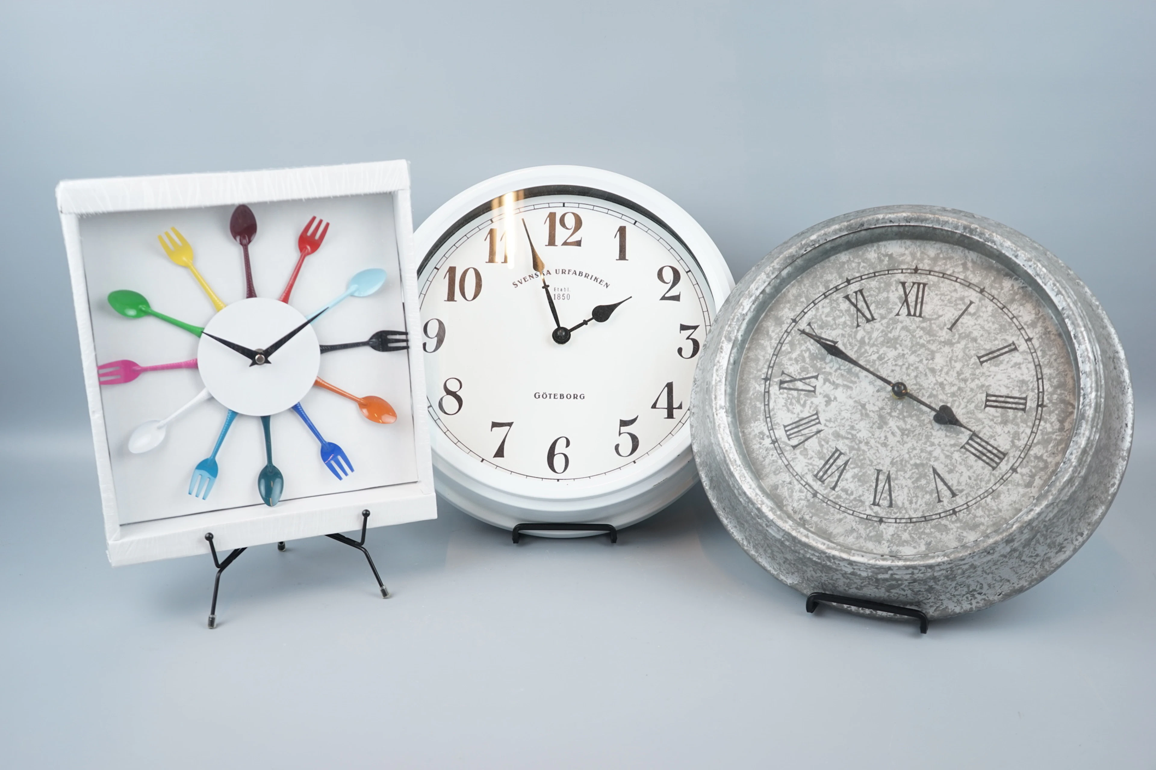 Reloj de pared, 3 piezas, metal/plástico/vidrio, incluyendo Svenska Urfabriken.