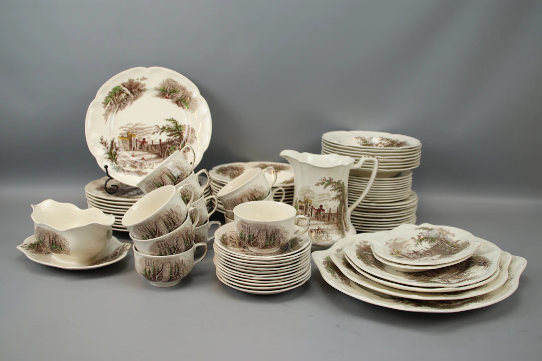 Service de restauration et café, beaucoup, porcelaine, « Haddon Hall », Johnson Bros, Angleterre.