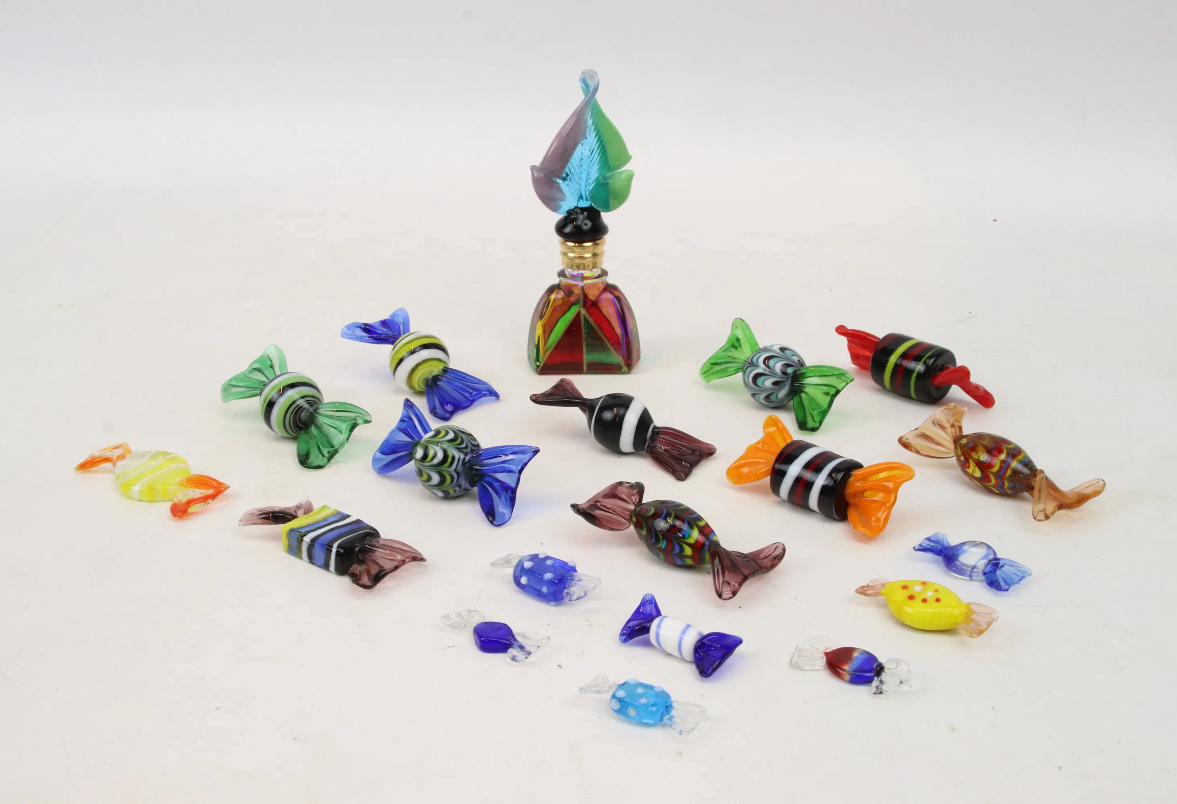 Karameller och flakong, 19 delar, glas, Murano.