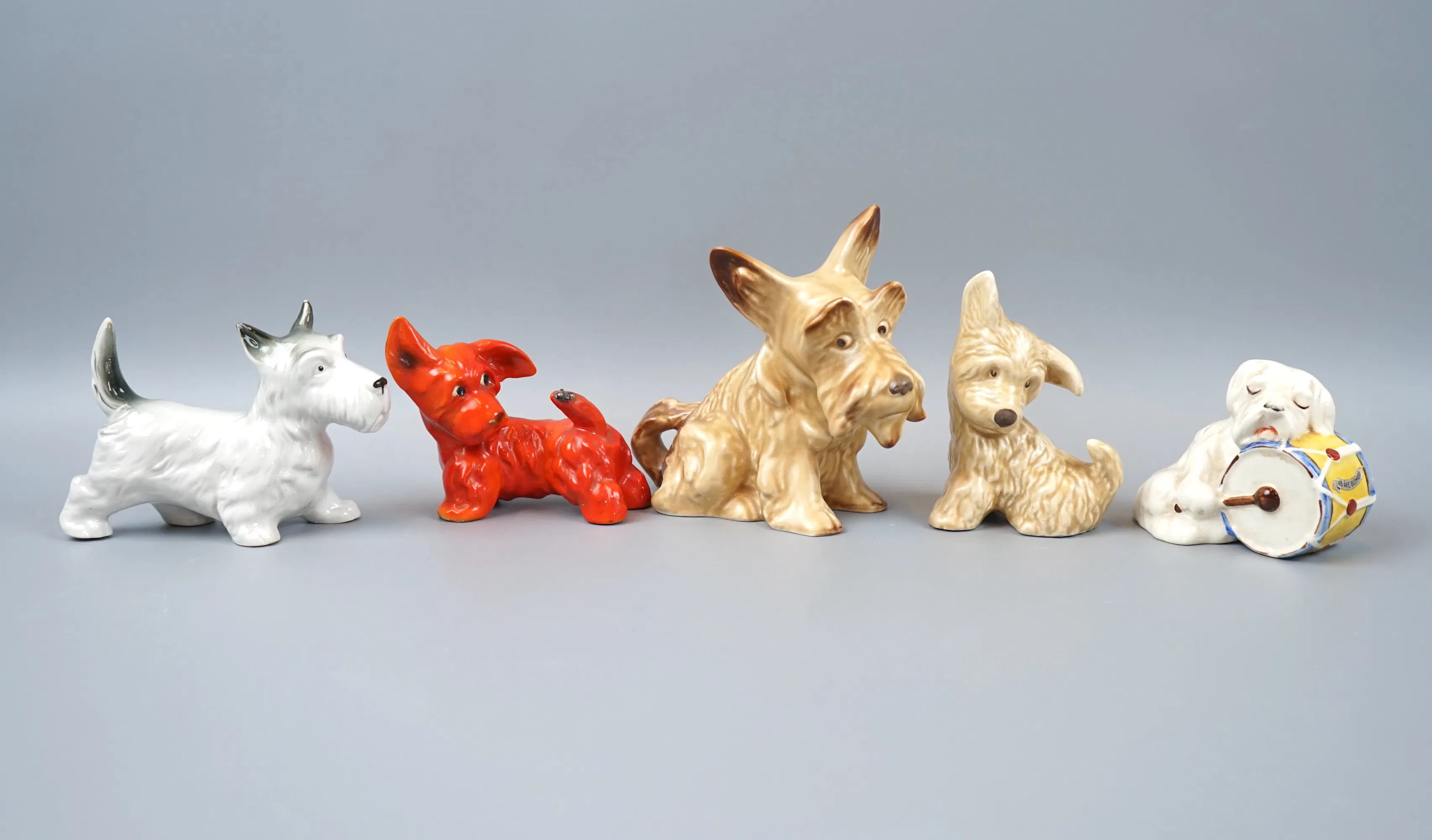 Figurines, dogs, 5 pcs, porcelain, including Sylvac and Beswick.