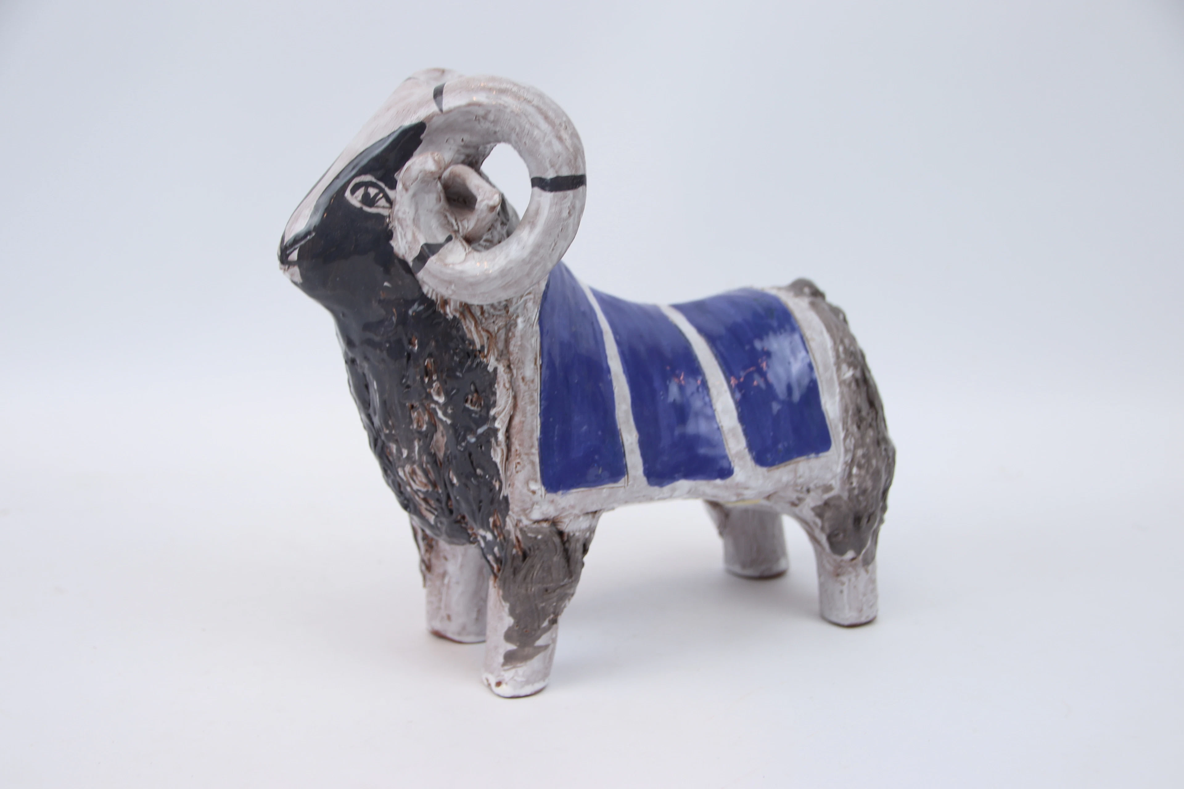 June Norrby, eine Keramikfigur, signiert.