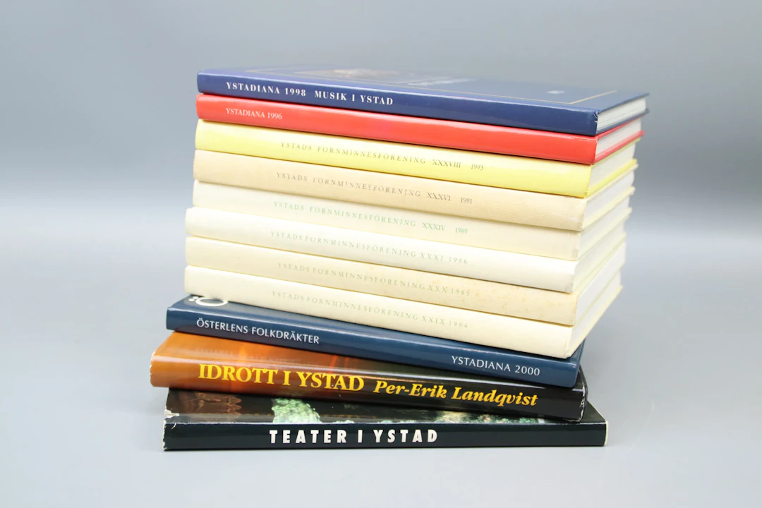 Ystadiana, libros, 11 piezas.