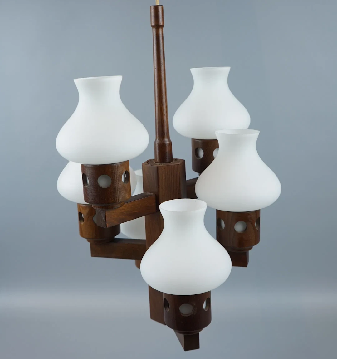 Chandelier, 6 light points, wood and glass.