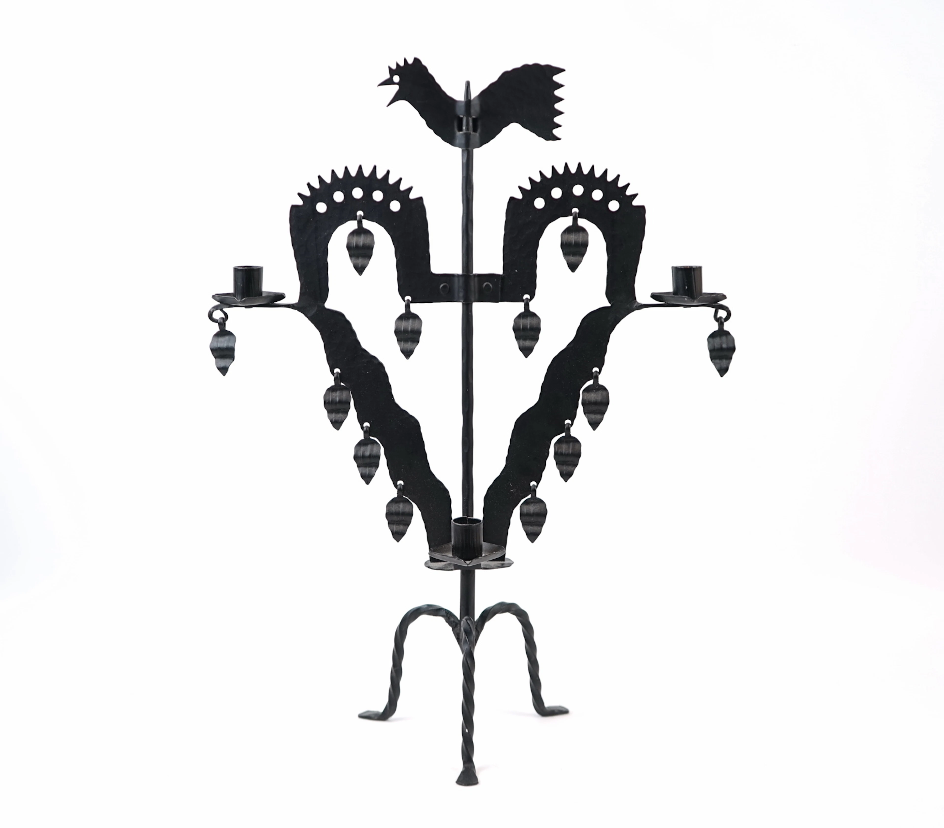 Candelabro, llamado Estaca del Gallo, hierro forjado, segunda mitad del siglo XX.