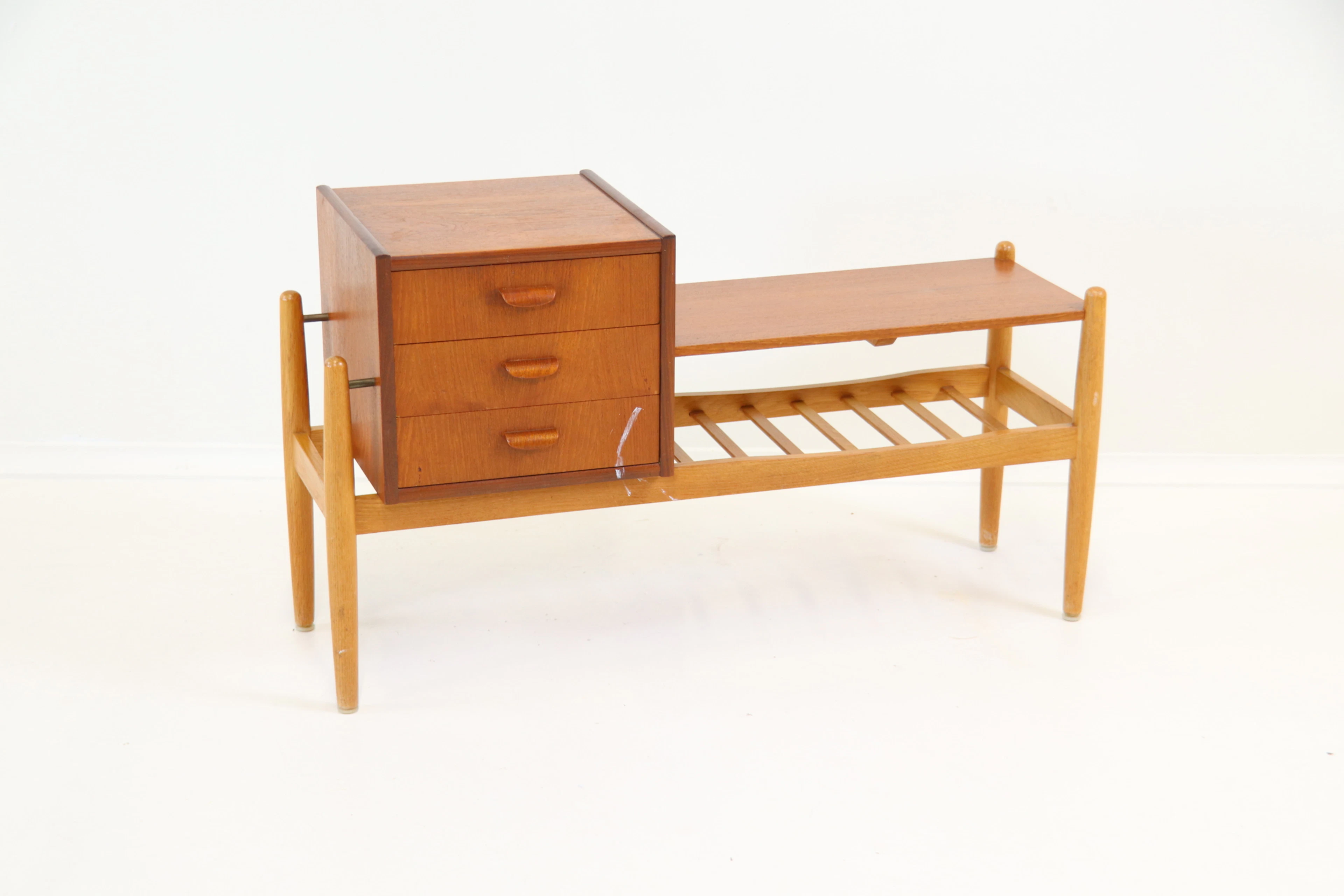Arne Wahl Iversen, mobili per corridoio, legno, IKEA.