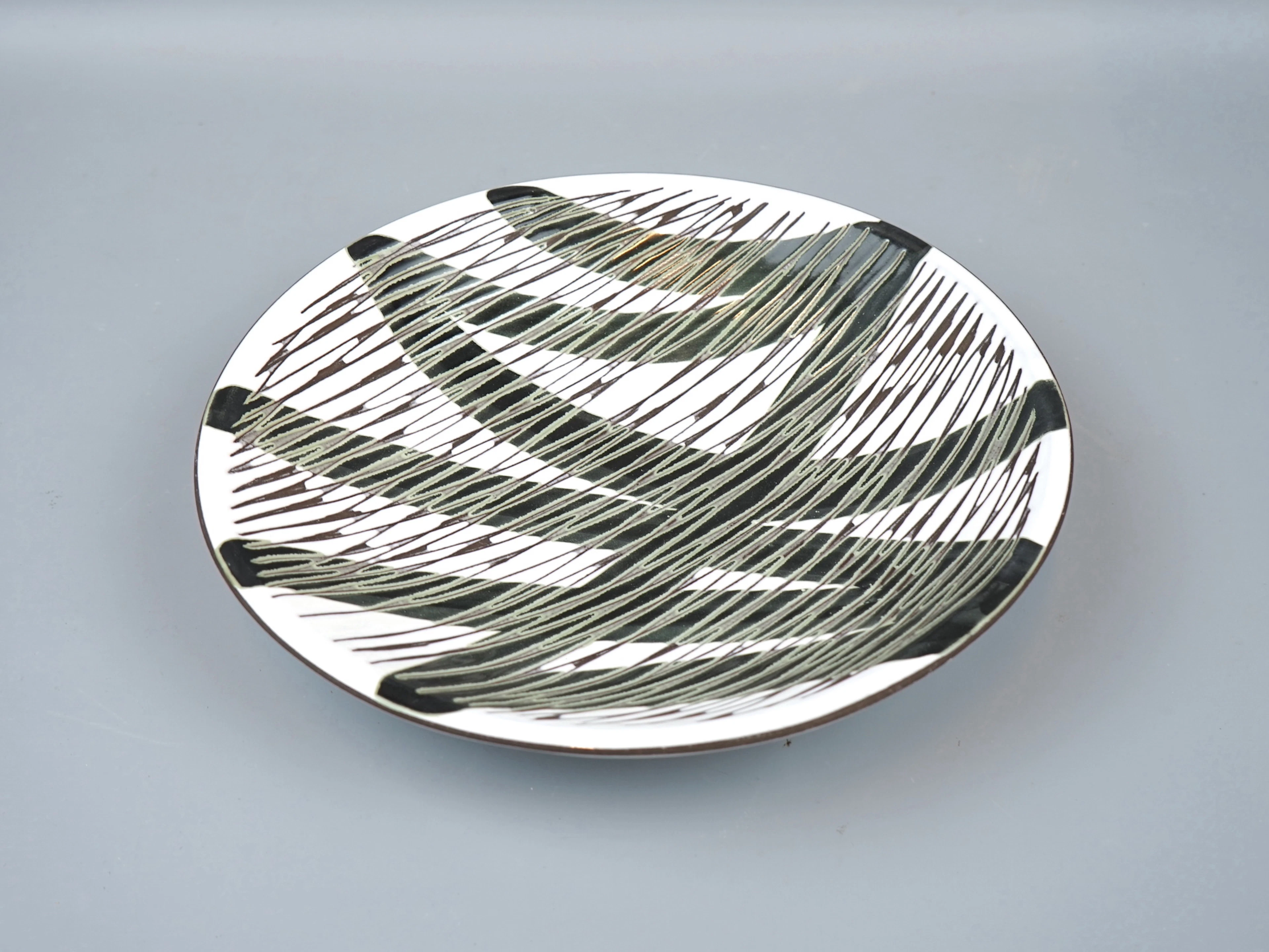 Mari Simmulson, un plato de cerámica para cuenco.