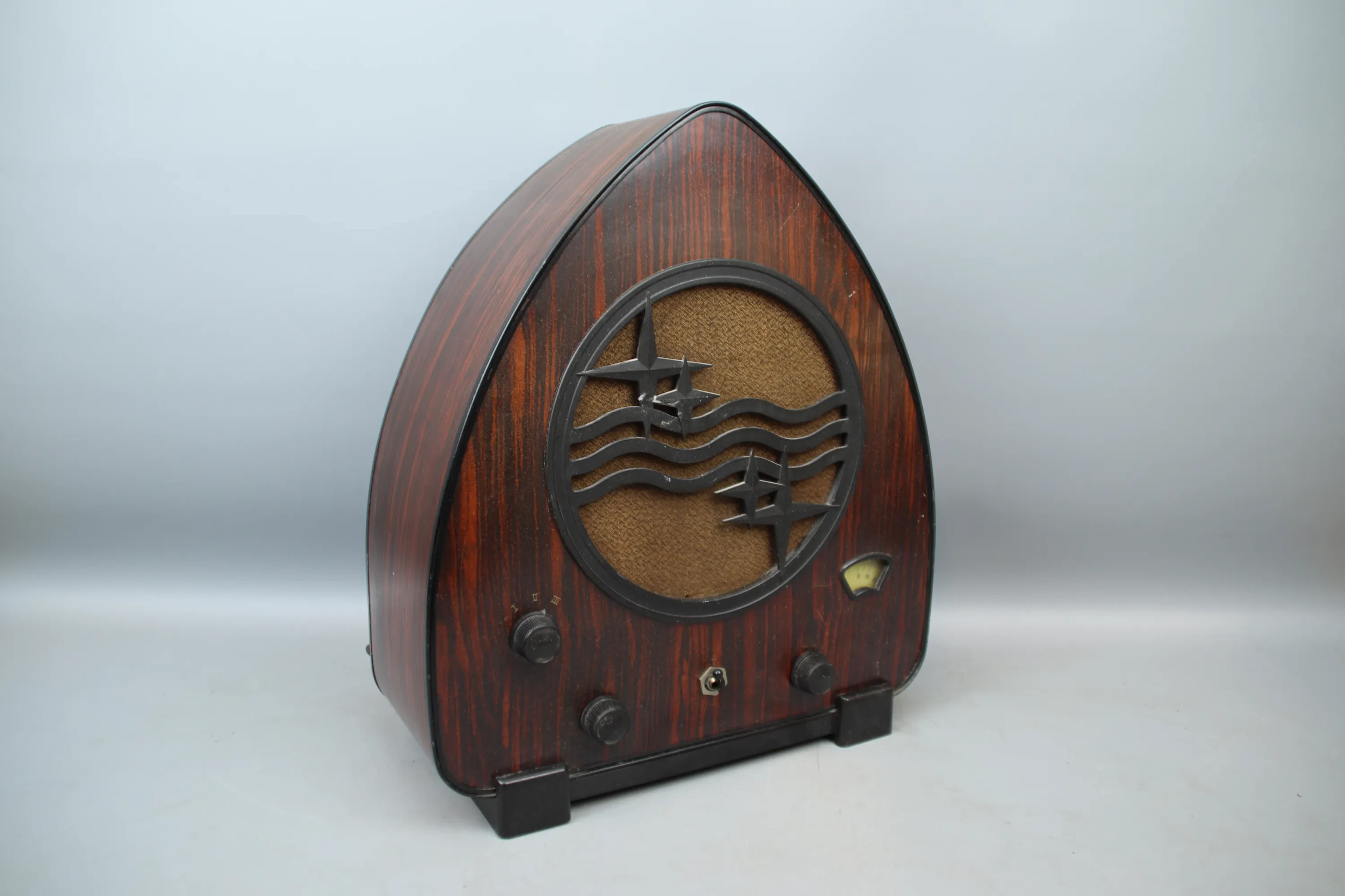 Tube radio, Philips 930A, bakelite, 1930s.