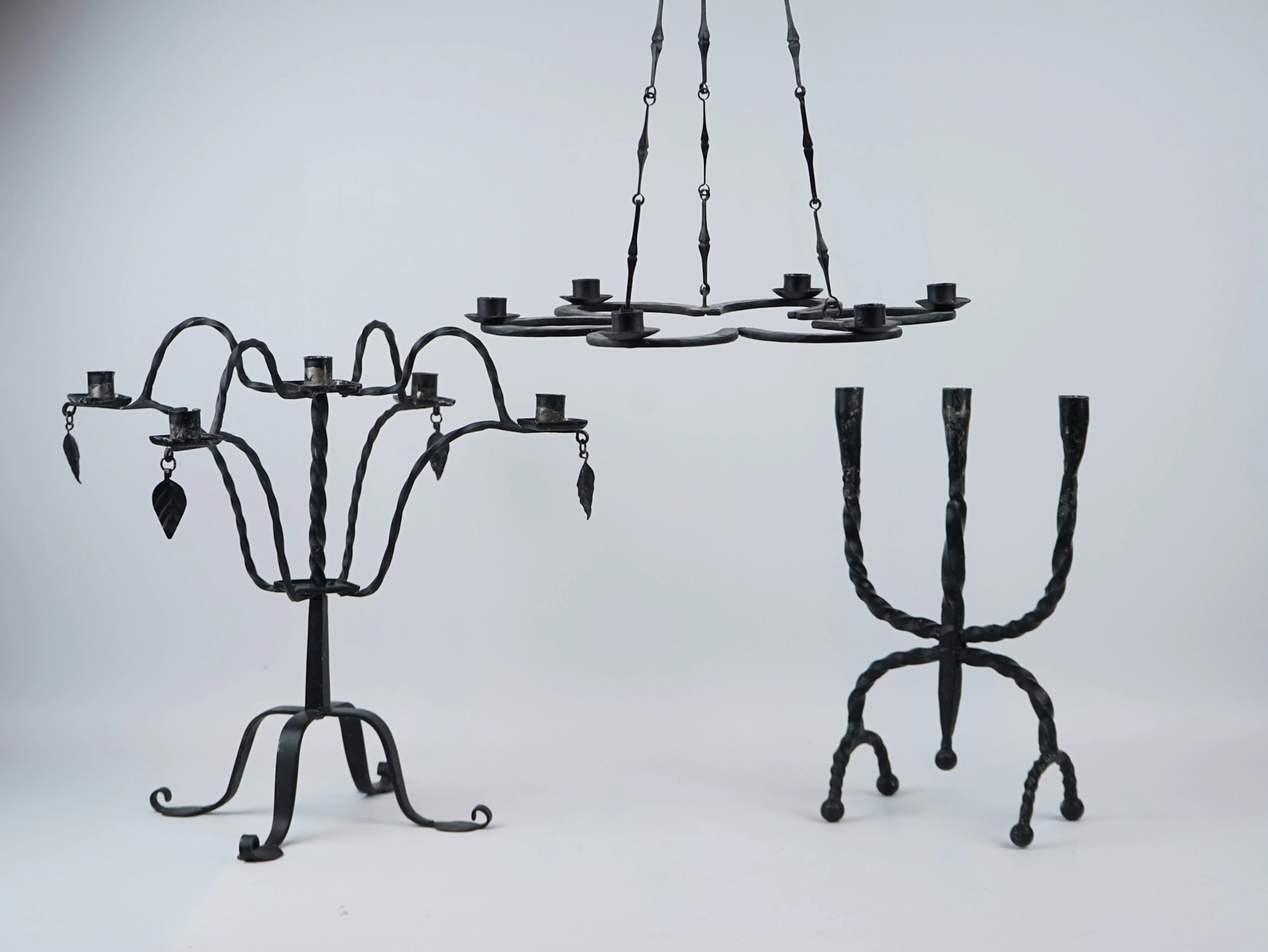 Lámpara de araña, para 6 velas y 2 candelabros, hierro forjado.