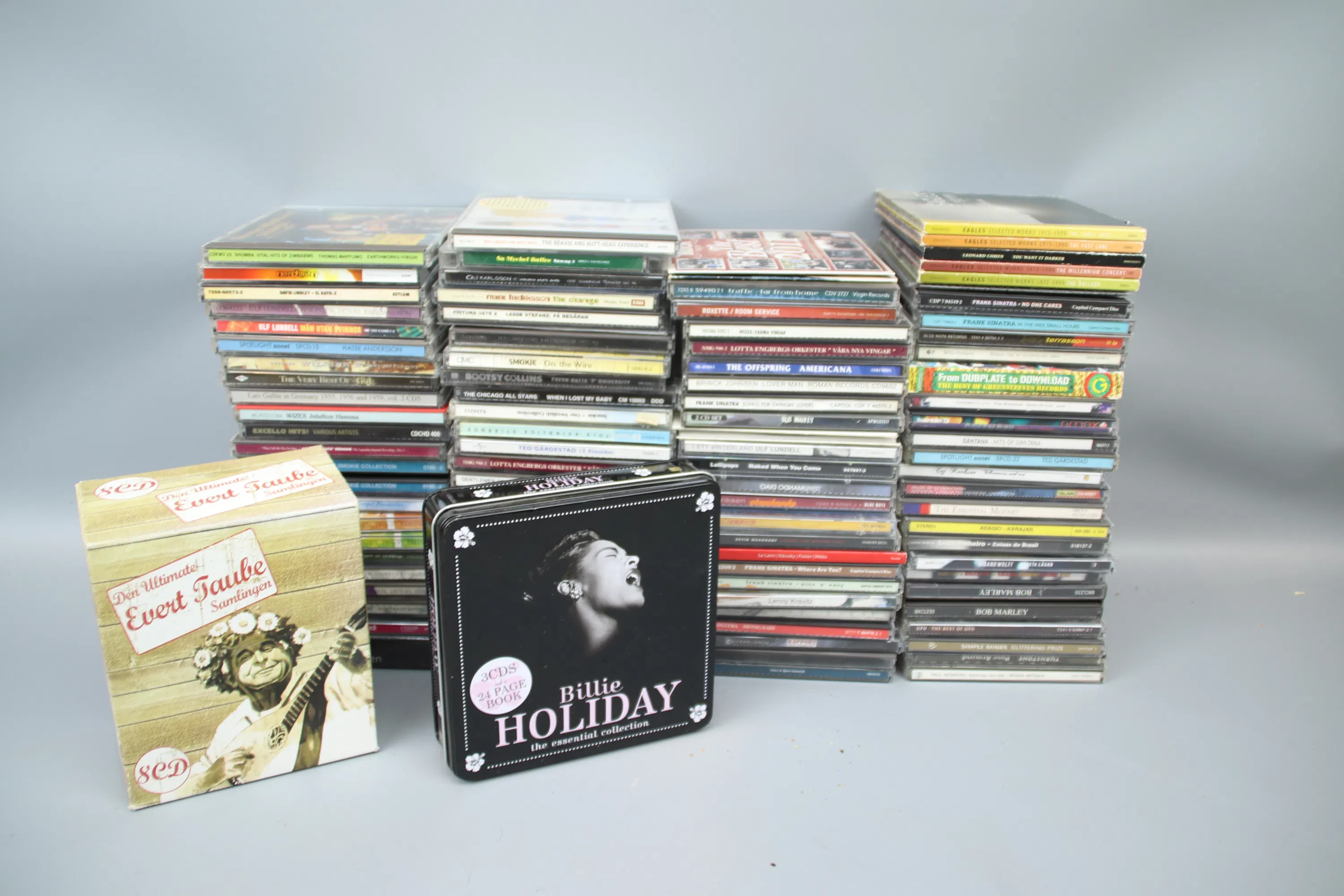 Cd-skivor, ett parti, bl.a Bob Marley och Ulf Lundell.