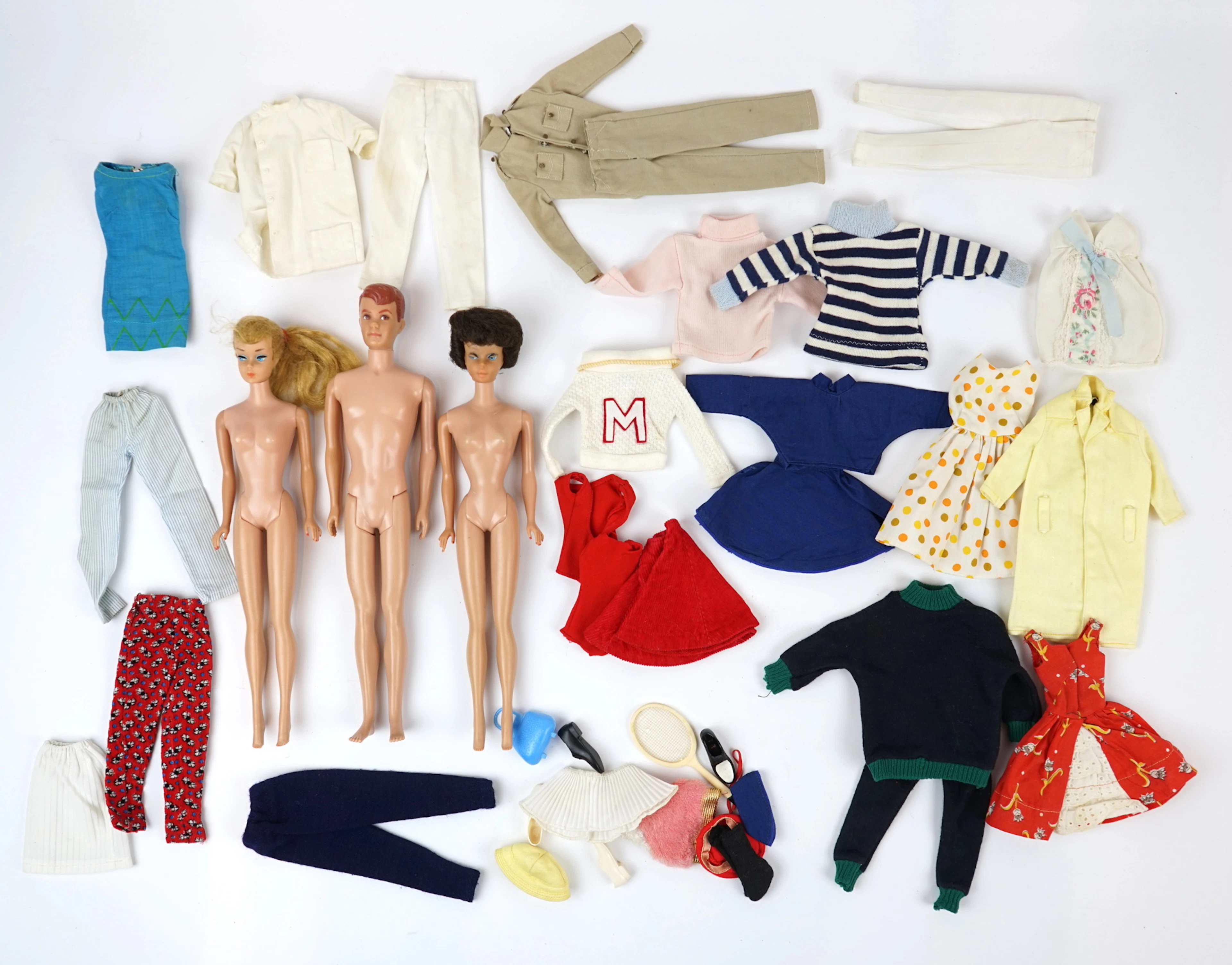 Barbie-Puppen, Ken und Midge, 3 Teile mit Kleidung, Mattel, 1960er.