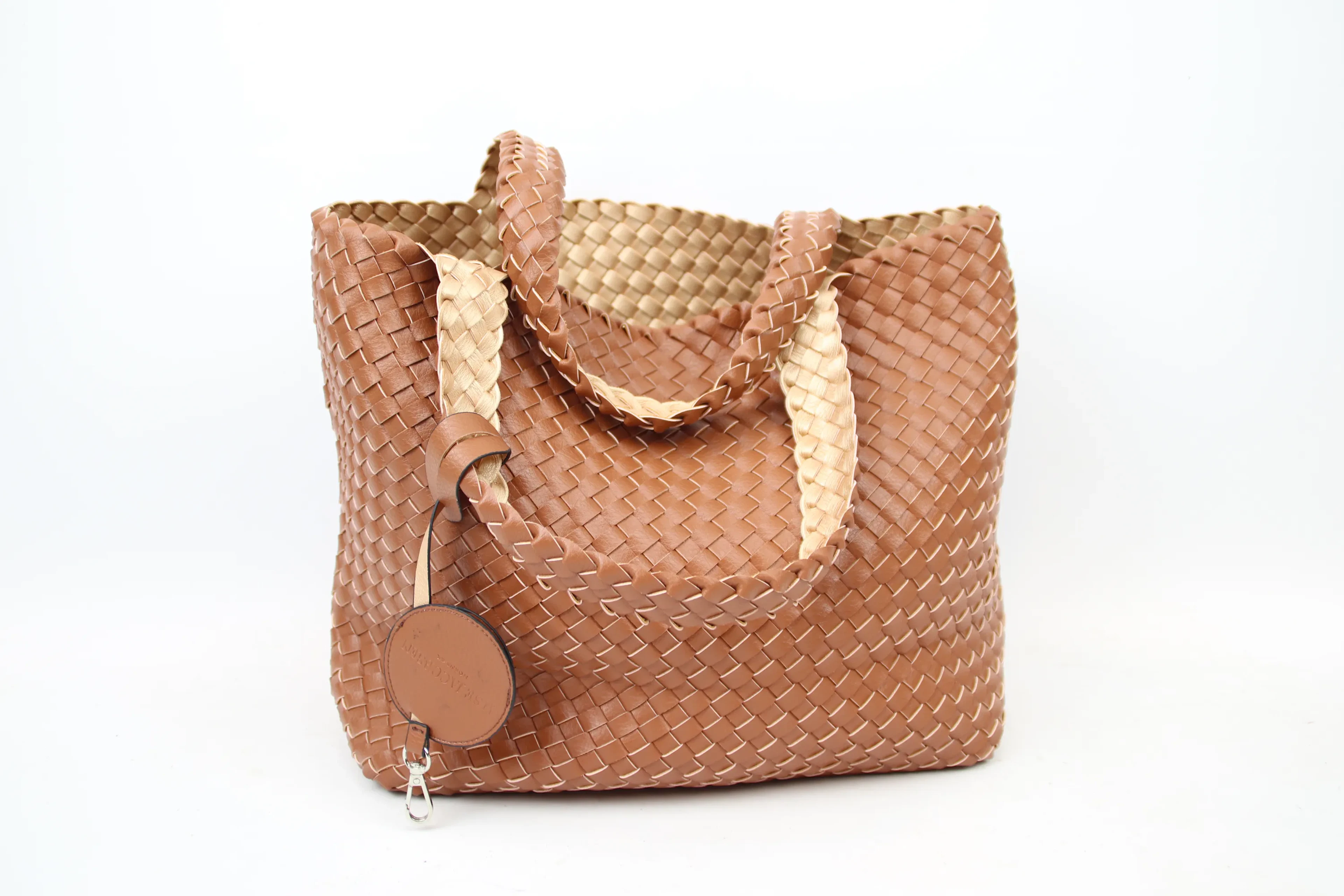 Ilse Jacobsen, eine Tasche, geflochten, Kunstleder.