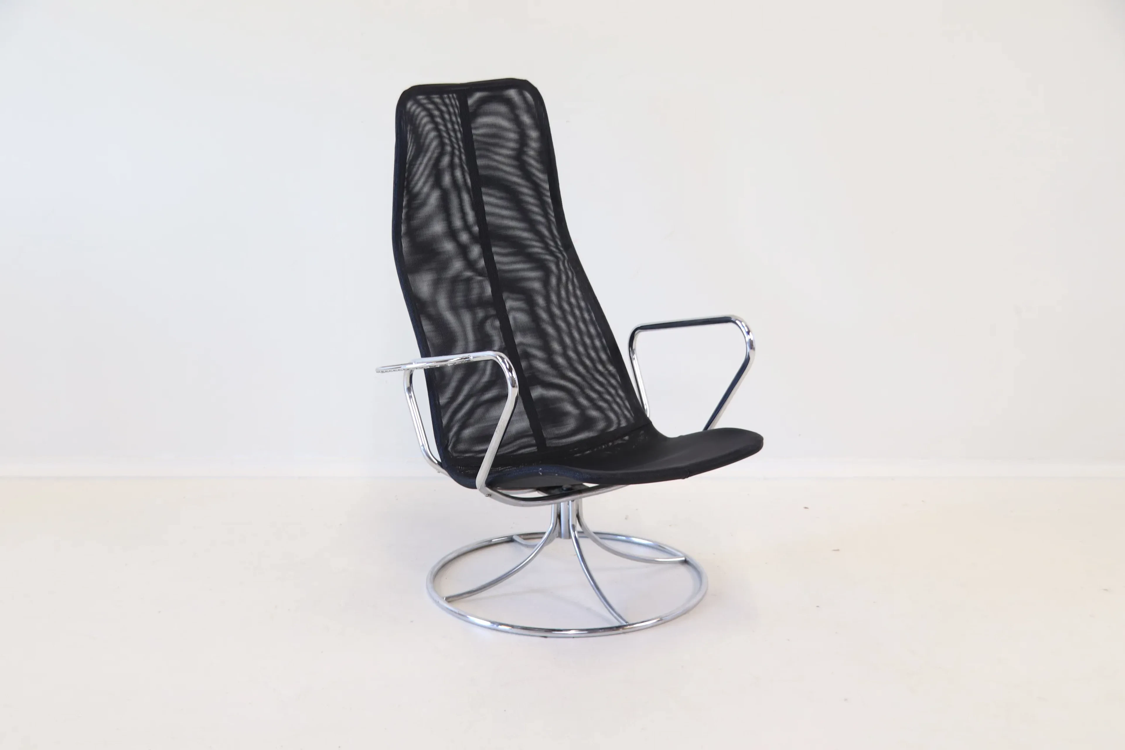 Tord Björklund, chaise pivotante, chrome/plastique, « Exen », IKEA.