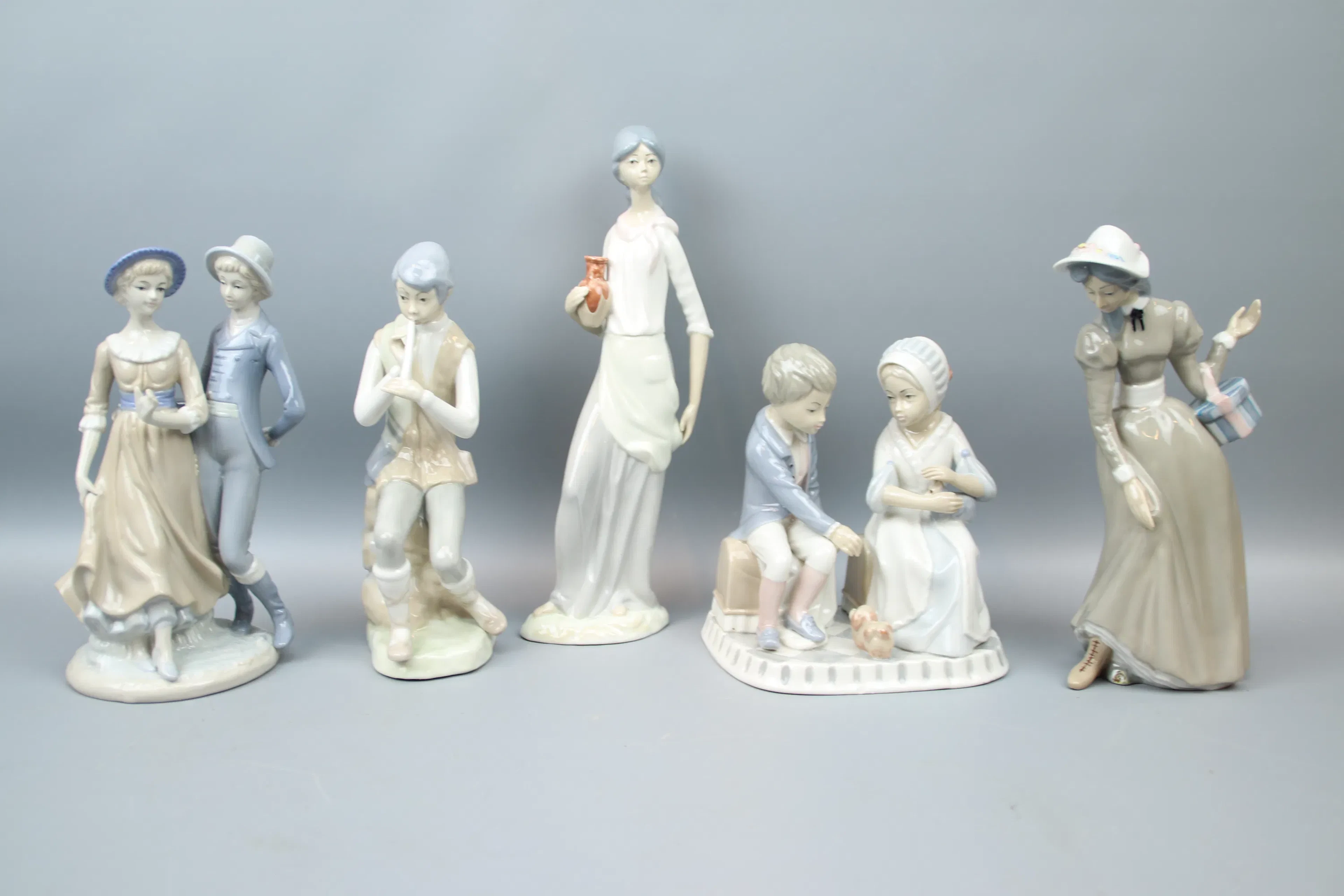Figurines, 5 pieces, porcelain, mostly Cascades.