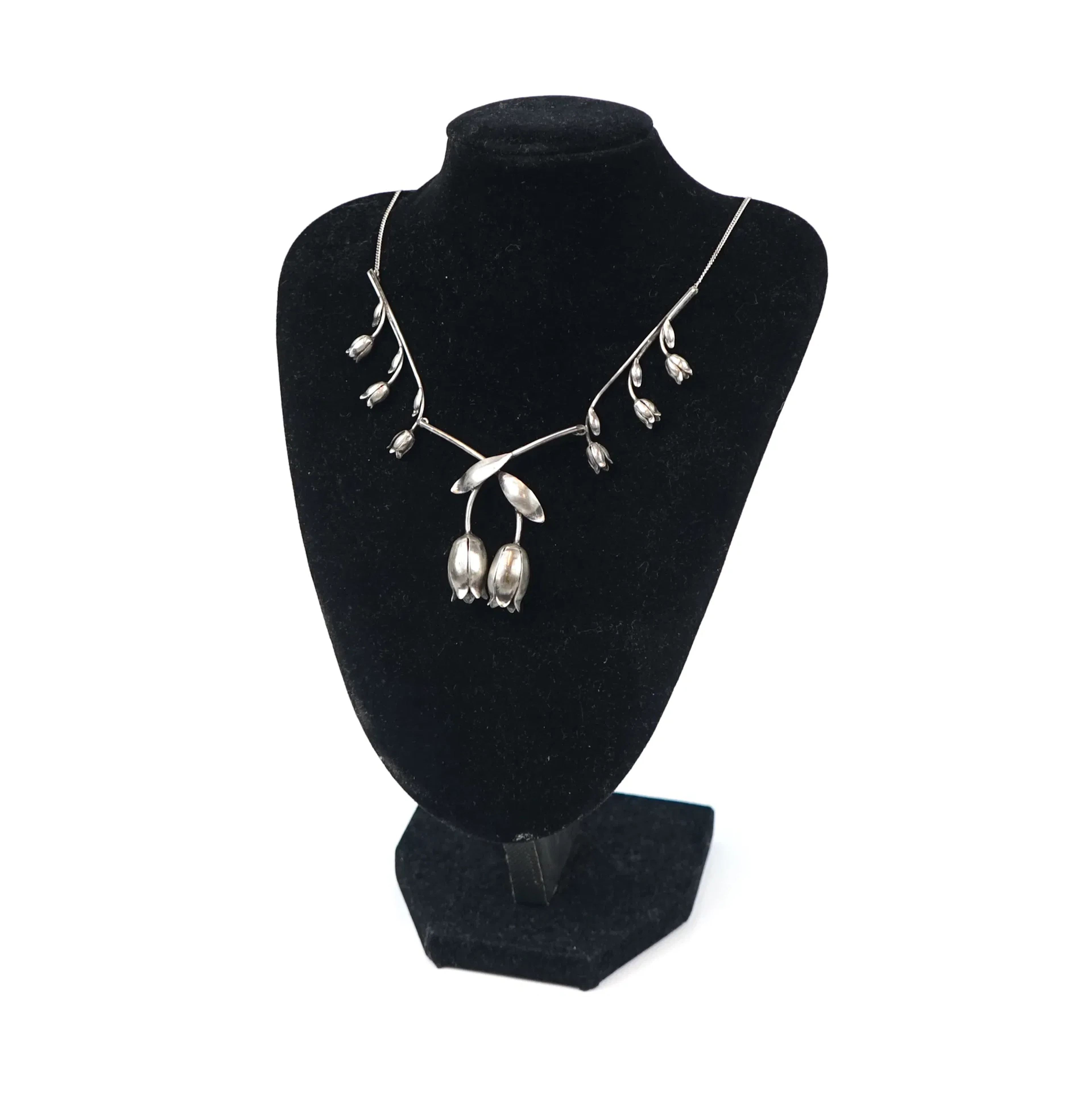 Collier con campanillas de flores, plata.