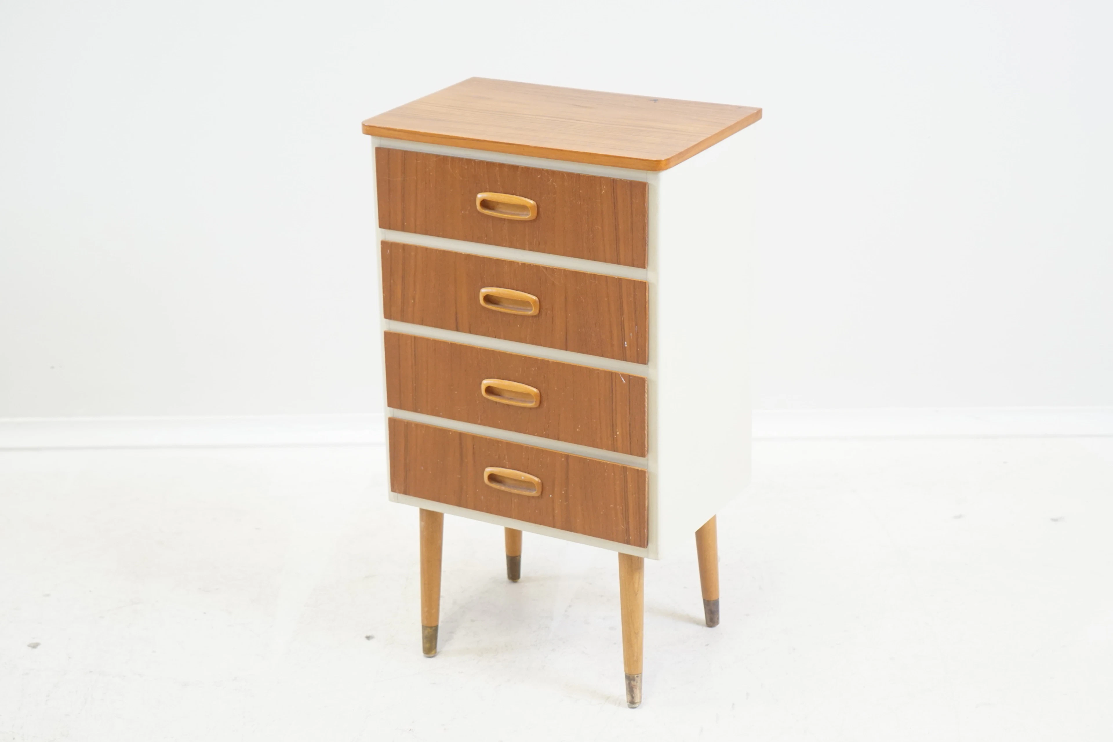 Cassettiera, 4 cassetti, teak, metà del 1900.