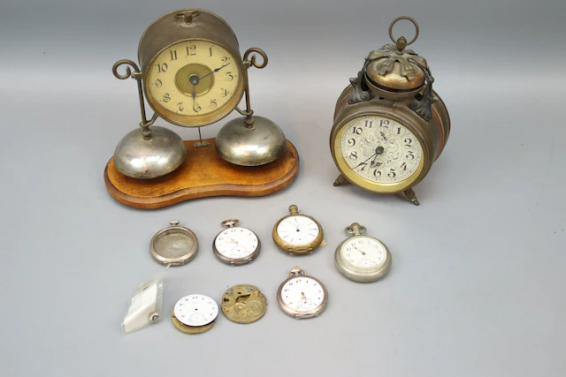 Pocket watches and alarm clocks, one batch, pocket watches partly in silver.