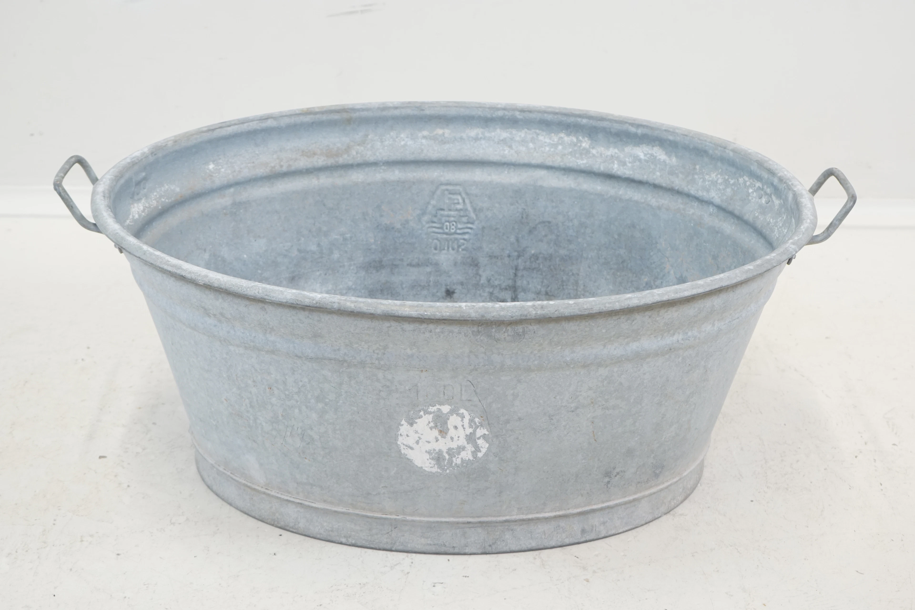 Baignoire, zinc, 100 litres.