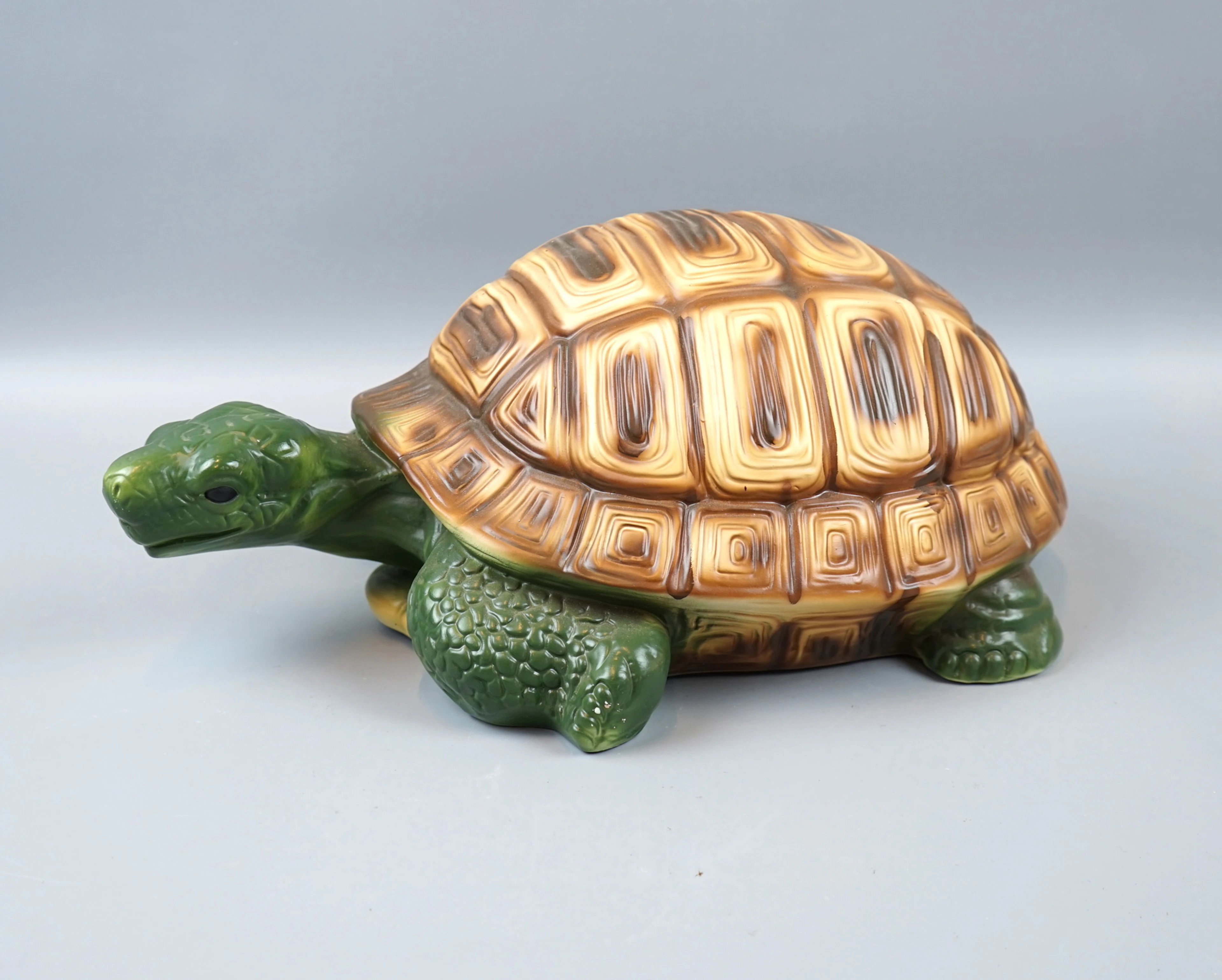 Figurine, céramique, écaille de tortue.