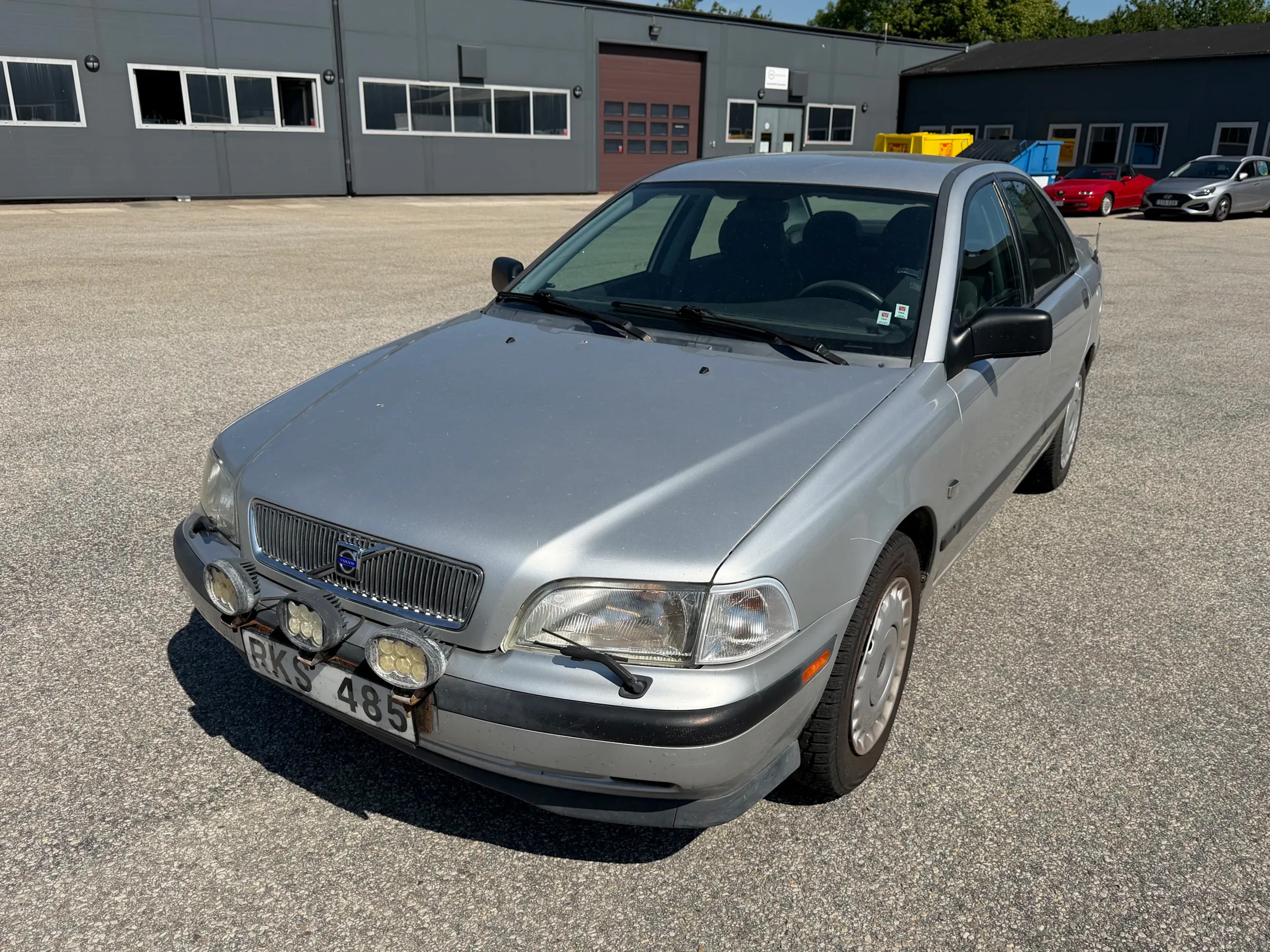 Volvo S40 I 1.6, 109hp, year 2000, 4-door sedan, petrol, manual, 5-speed.