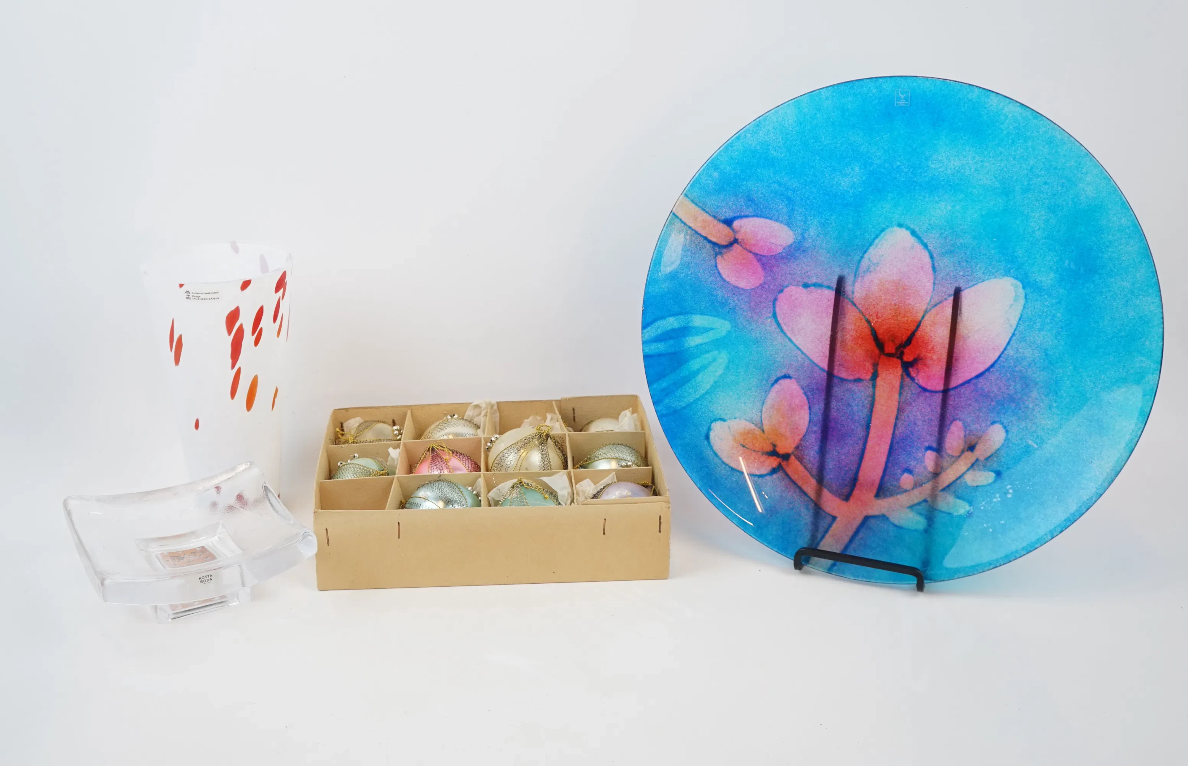 Adornos navideños, platillos, etc., un lote, vaso.