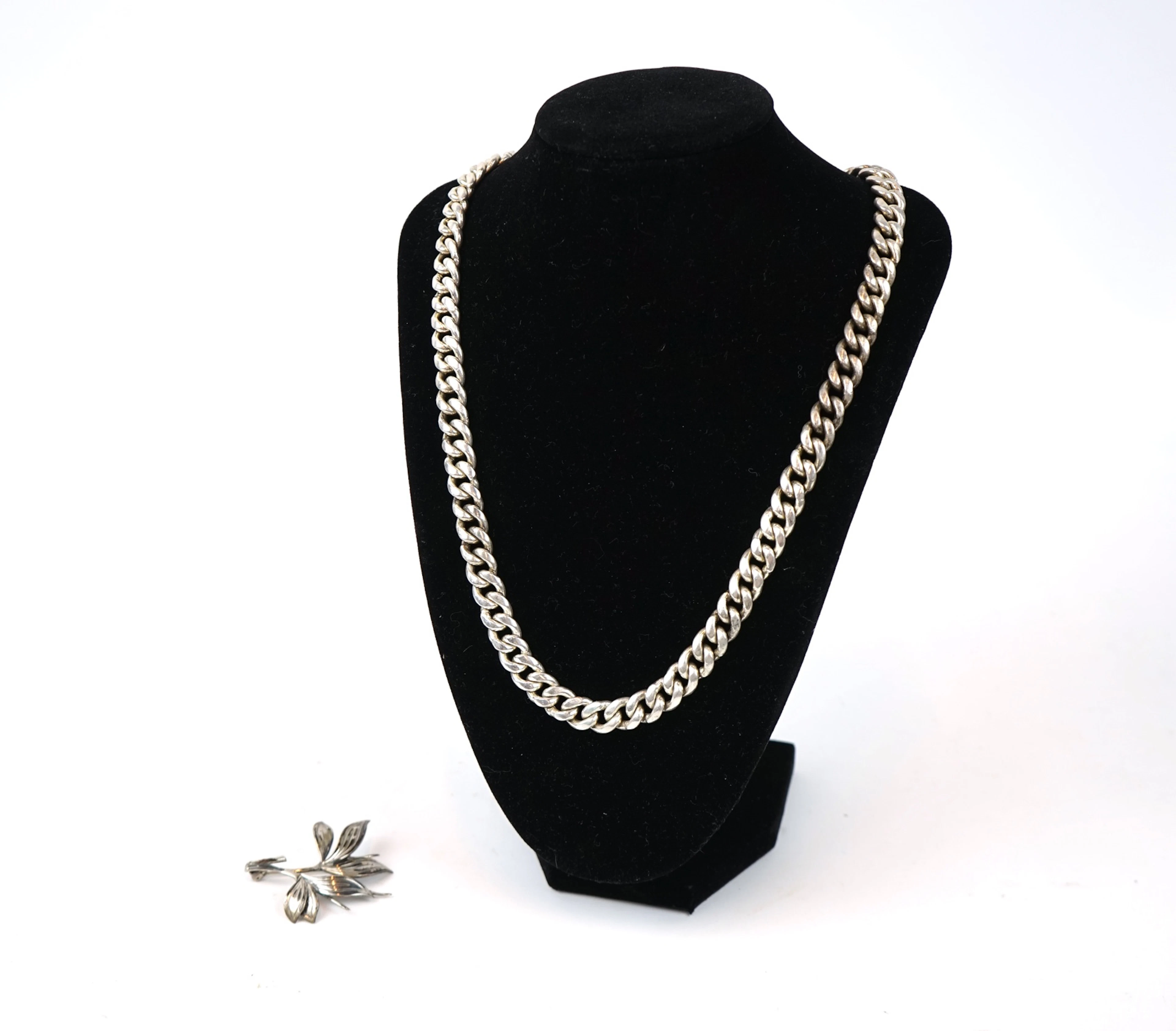 Collana, armatura corazzata dall'uomo e spilla, argento sterling 925.