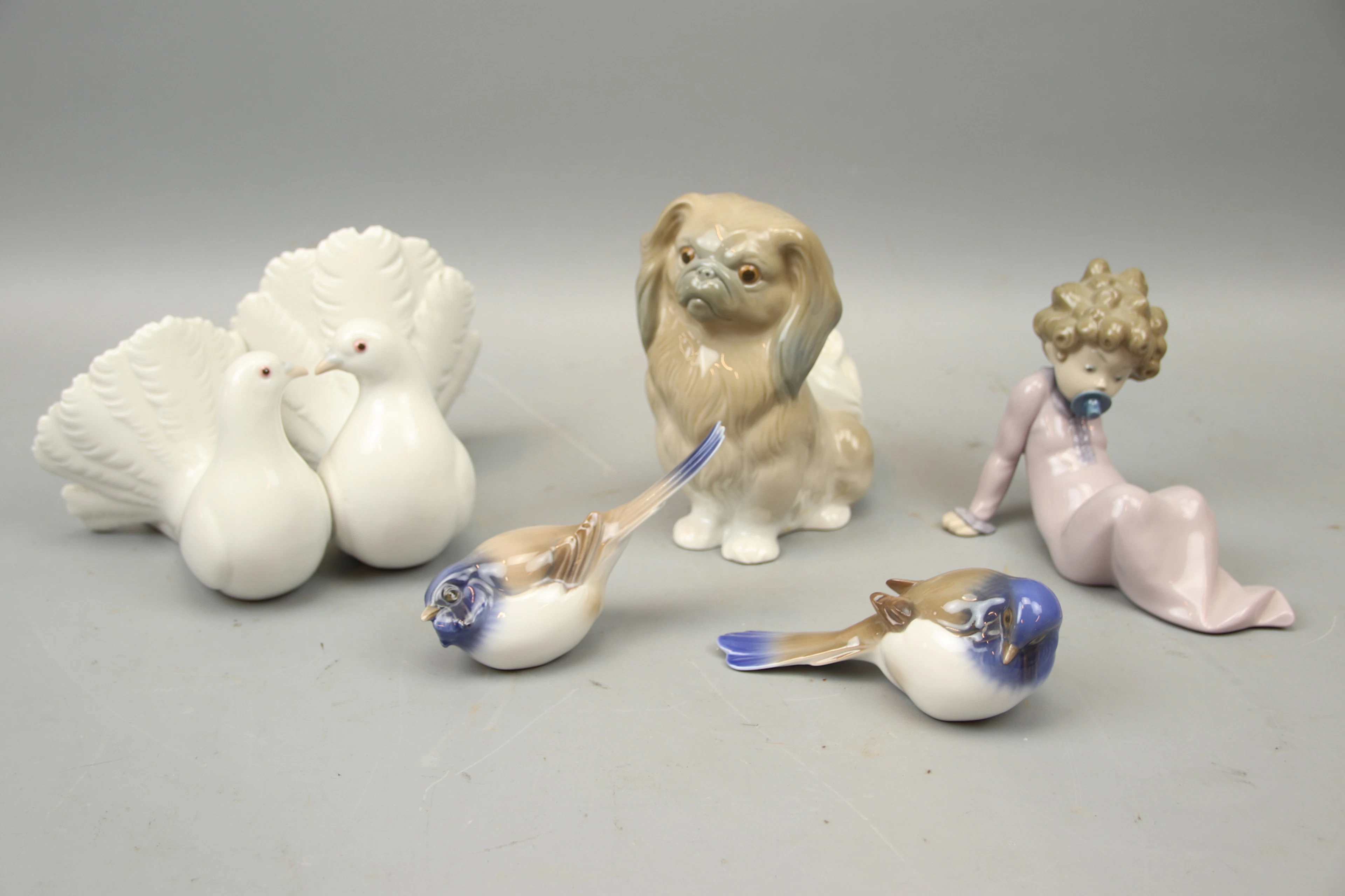 Figuras, 5 piezas, porcelana, Bing & Grondahl y Lladró.
