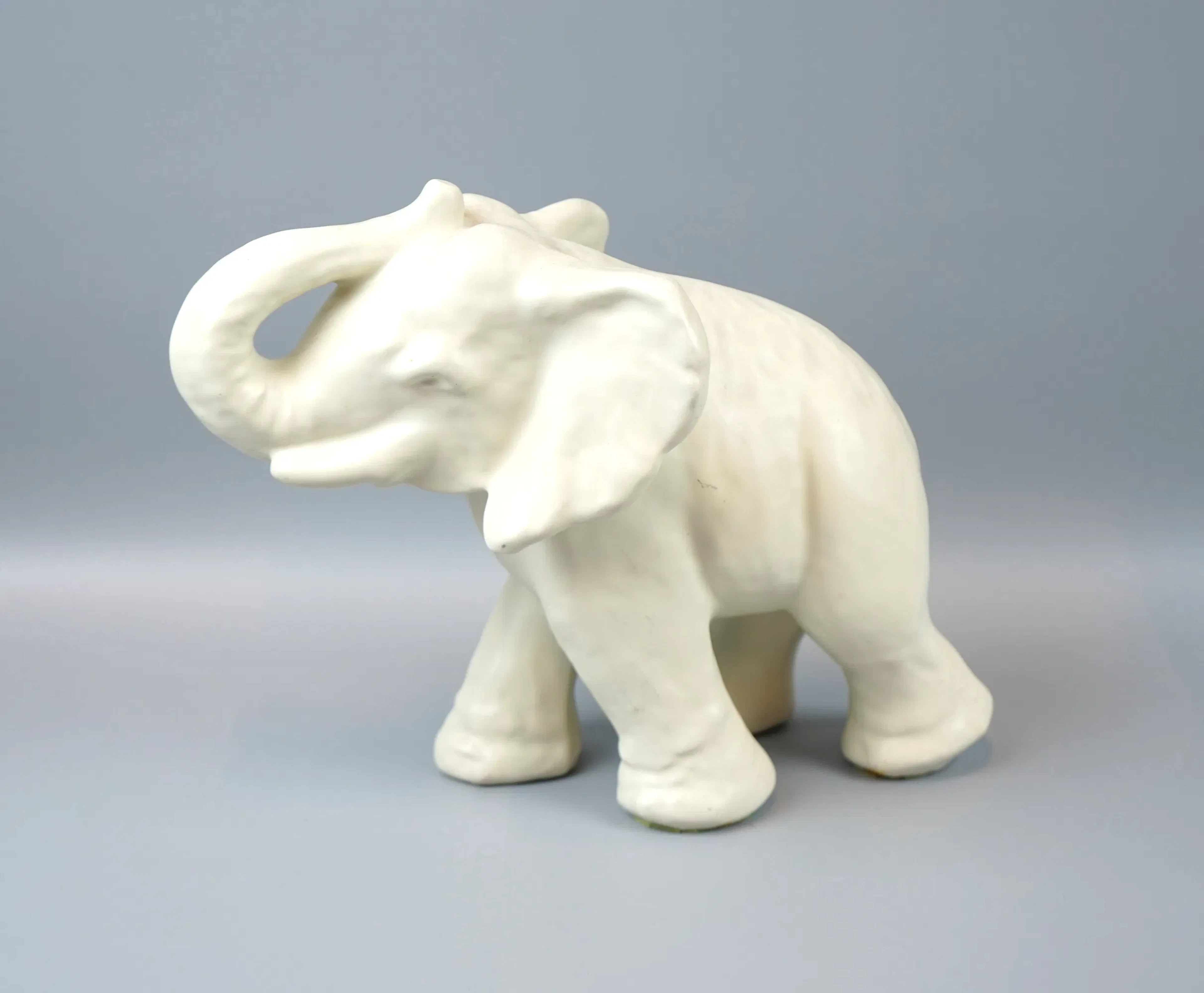 Anna-Lisa Thomson, la statuina, ''Elephant'', ceramiche, Upsala Ekeby.