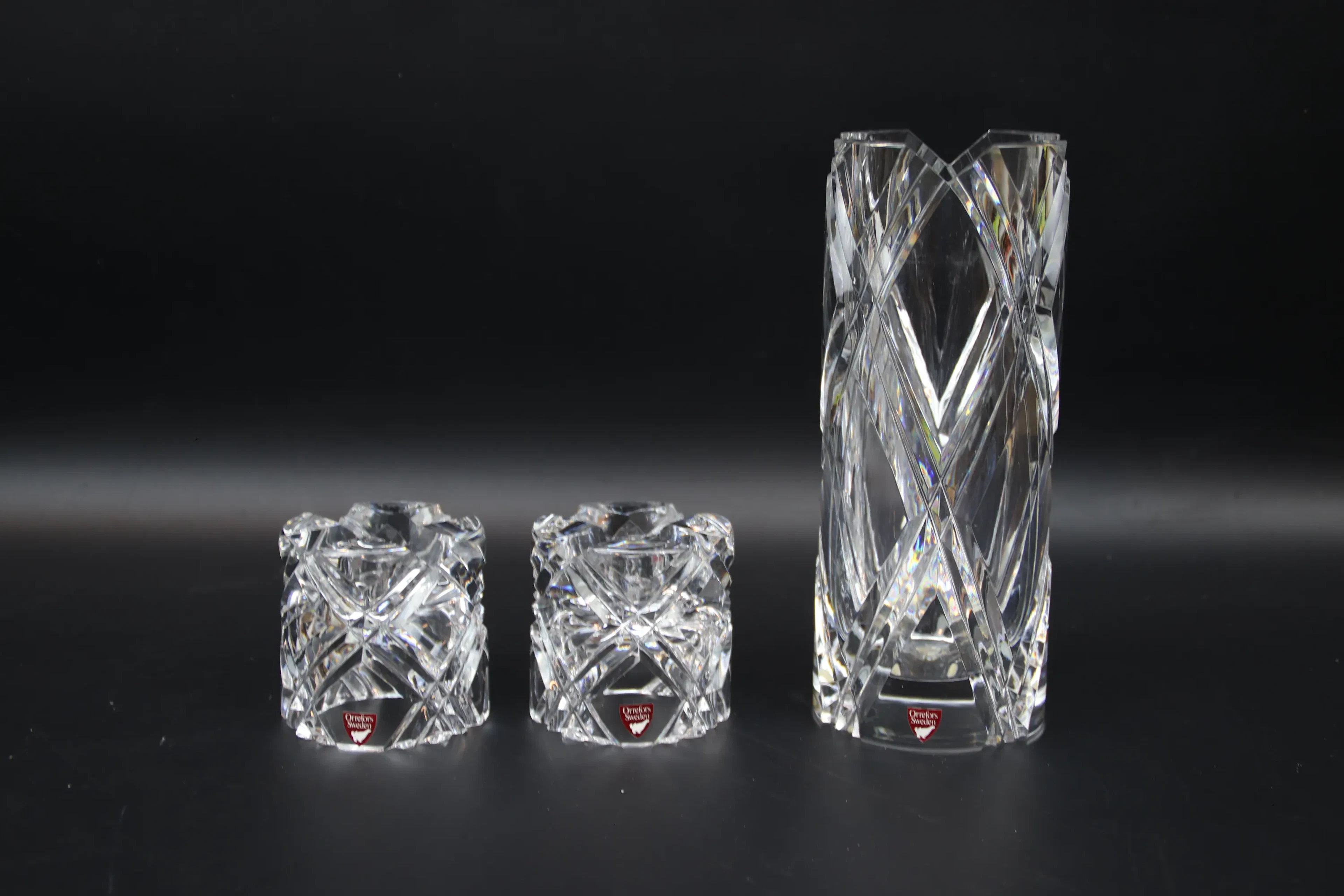 Olle Alberius, un candelabro e vaso in vetro in 3 pezzi, Orrefors.