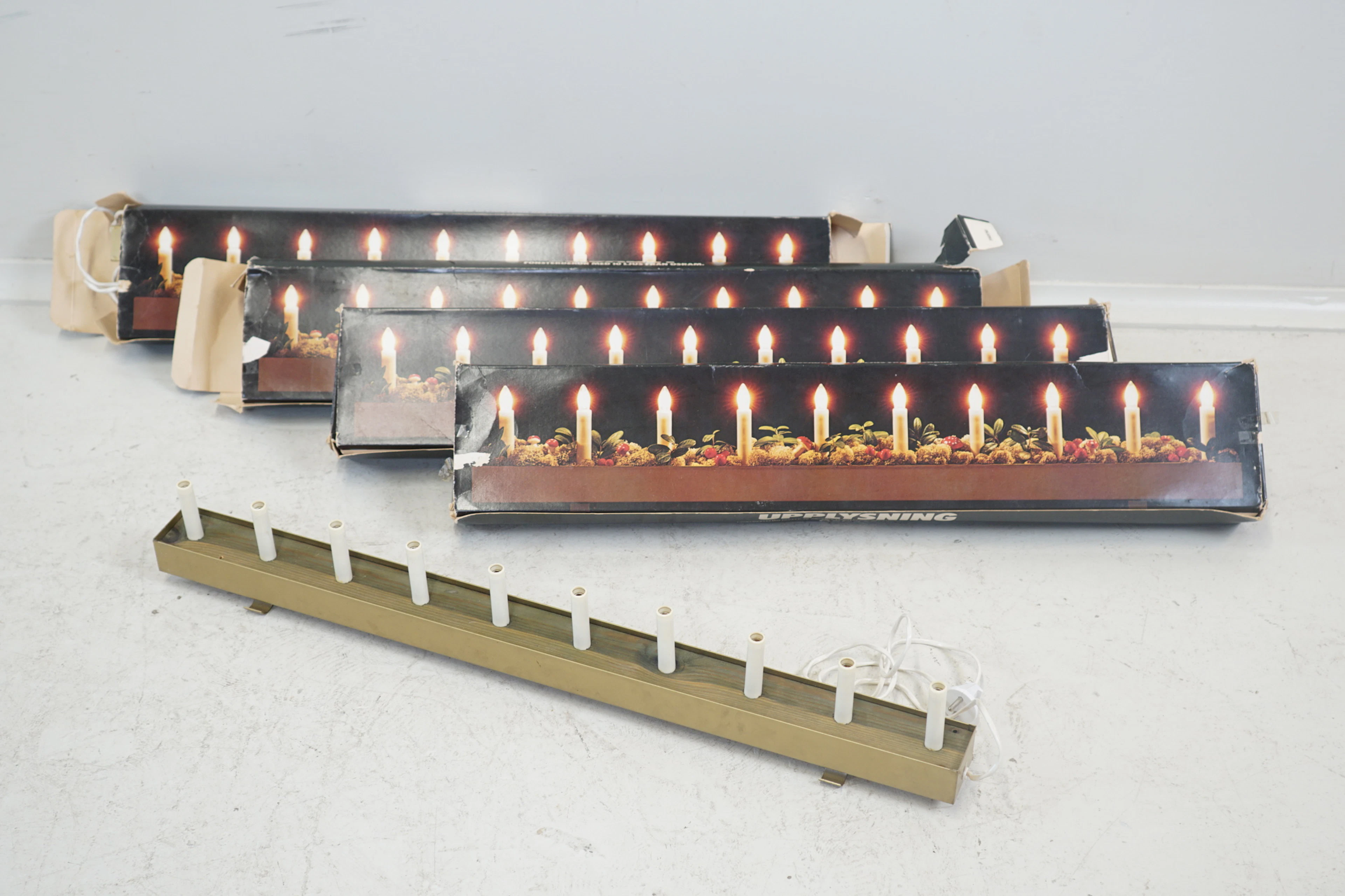 Candelabros eléctricos, 4 piezas, madera/metal, "Elisabeth", Osram, la segunda mitad de la década de 1900.